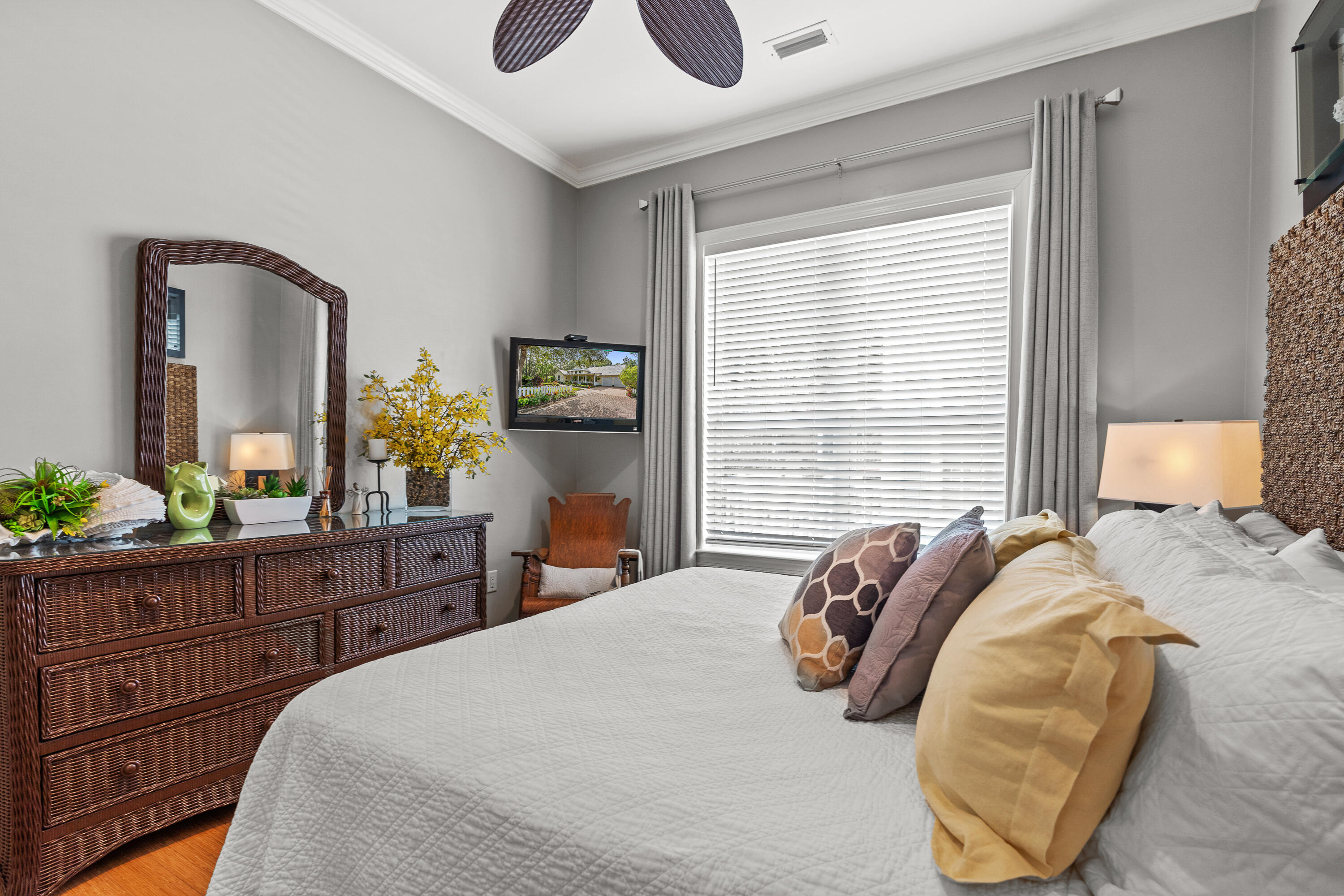 CRYSTAL LAKE - Residential