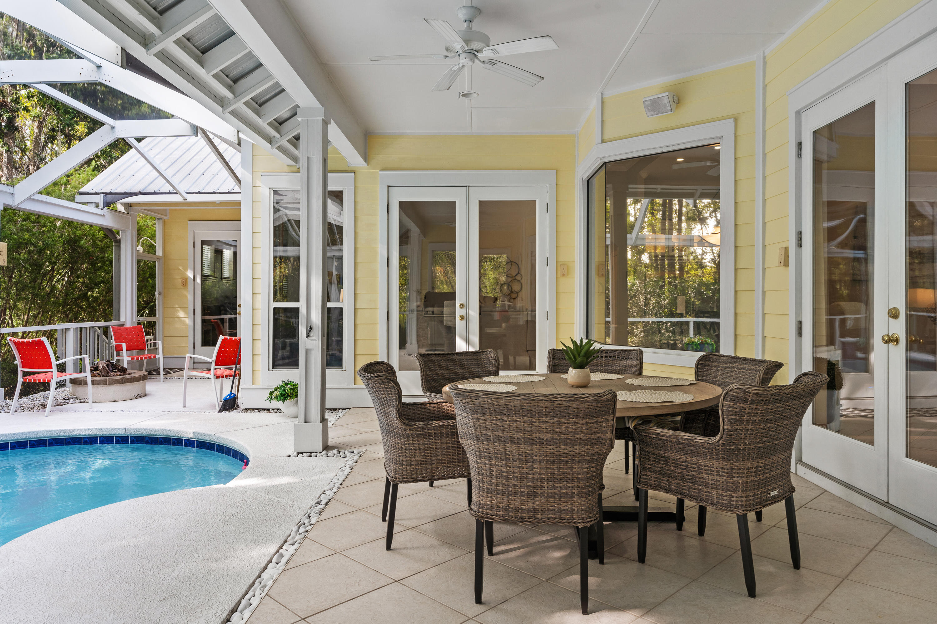 CRYSTAL LAKE - Residential