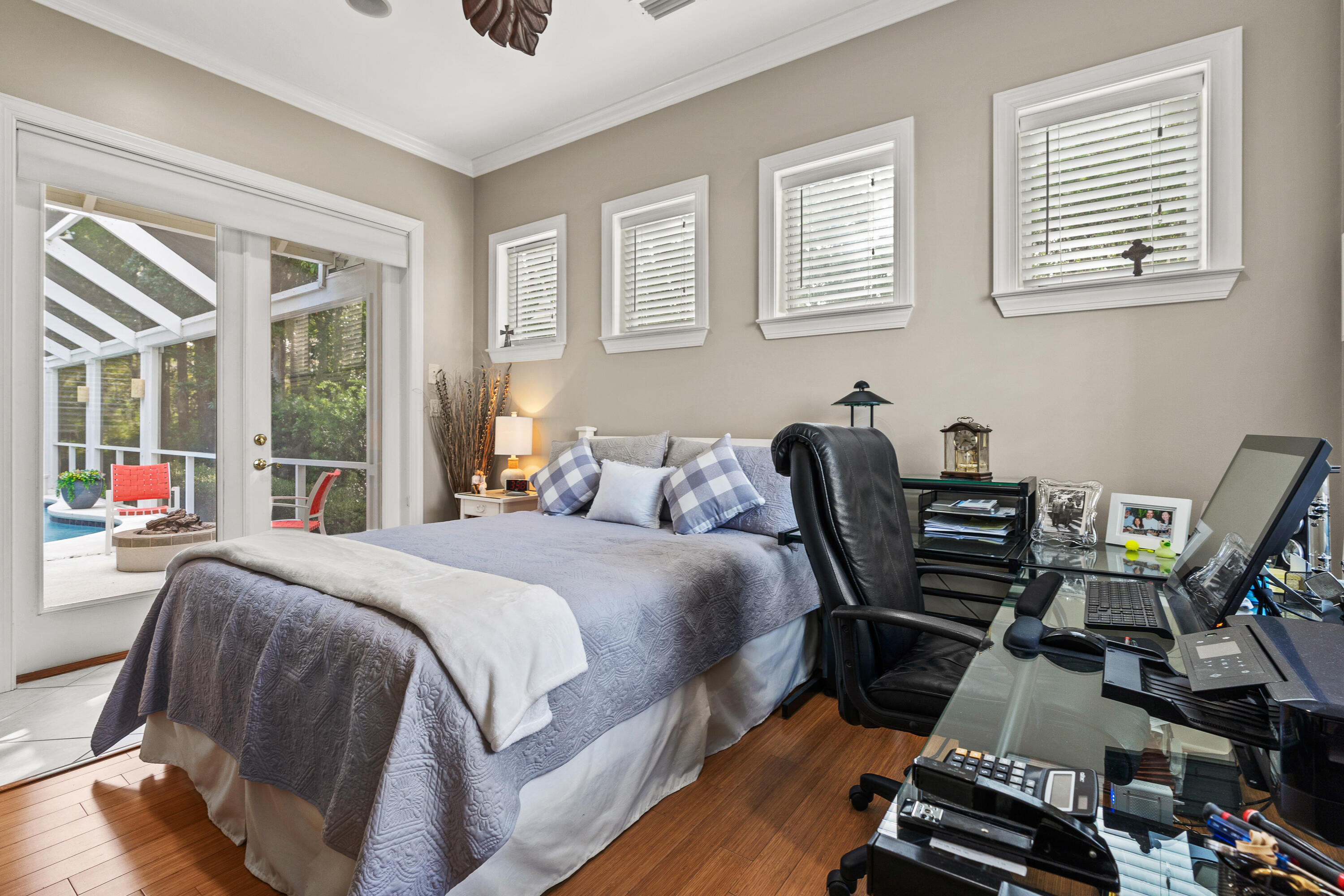 CRYSTAL LAKE - Residential