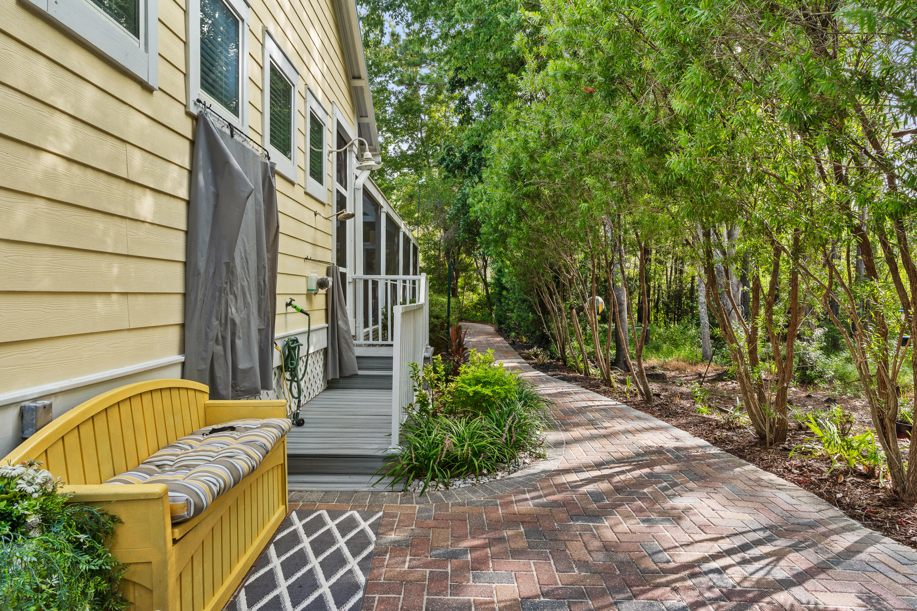 CRYSTAL LAKE - Residential