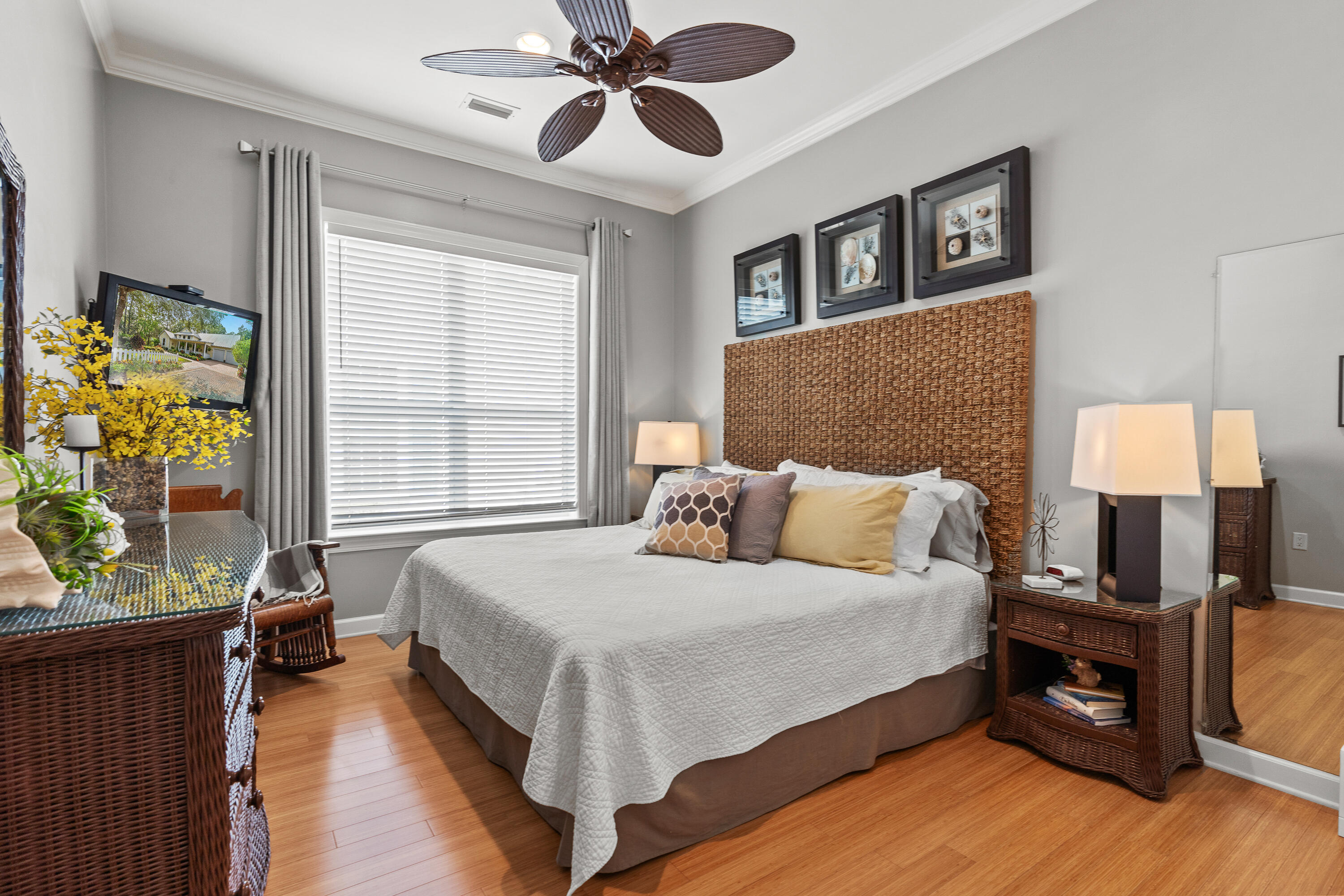 CRYSTAL LAKE - Residential