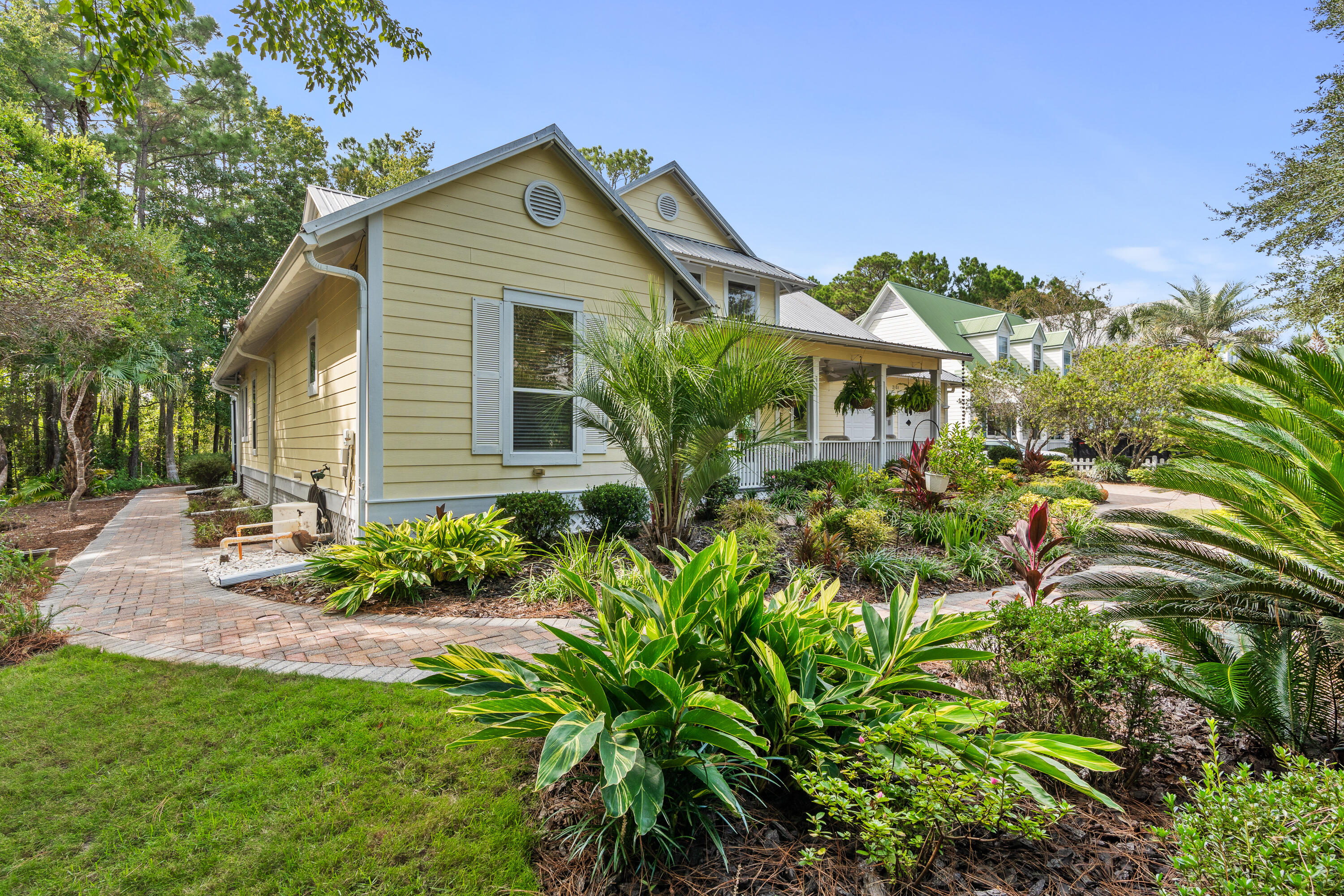 CRYSTAL LAKE - Residential