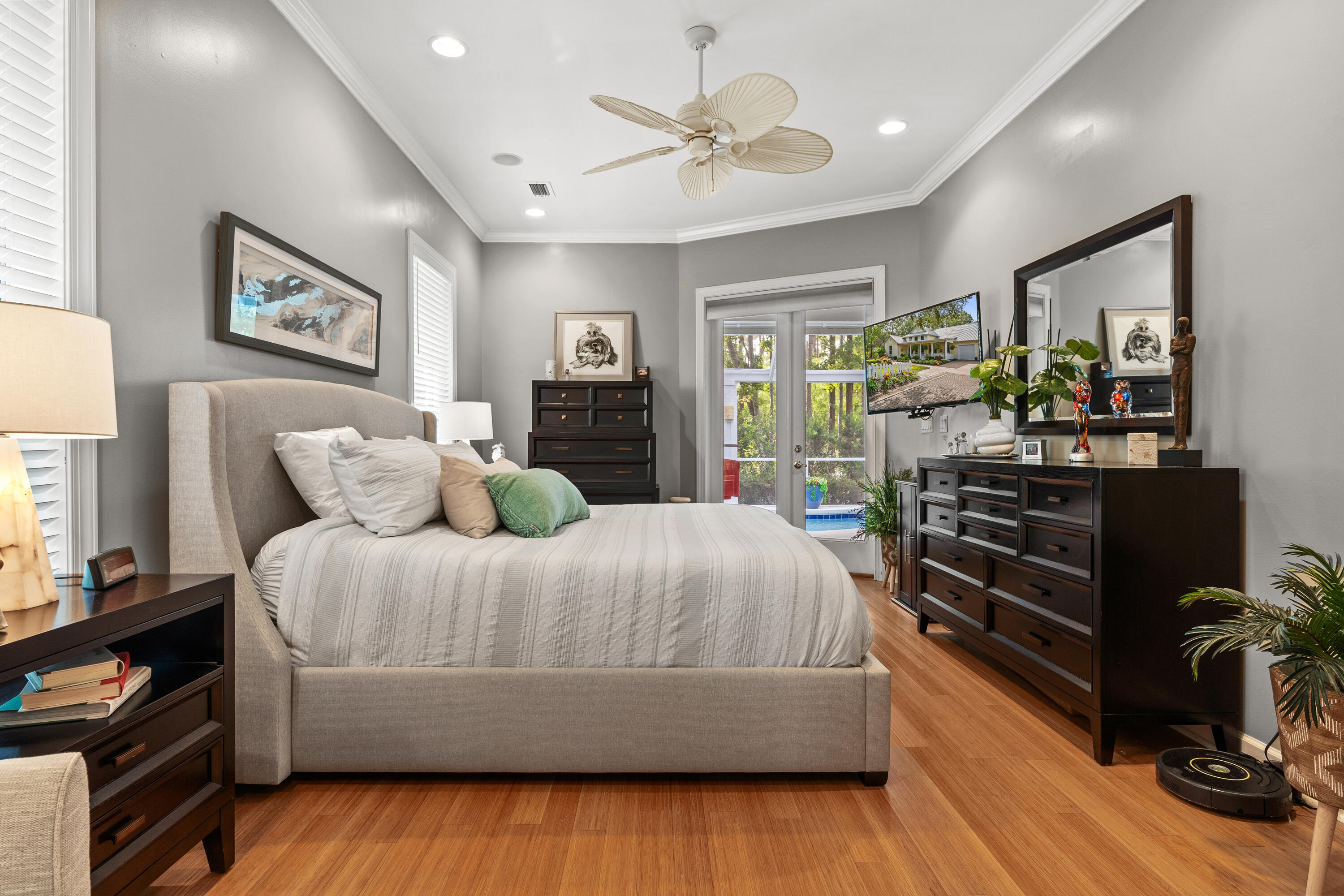 CRYSTAL LAKE - Residential