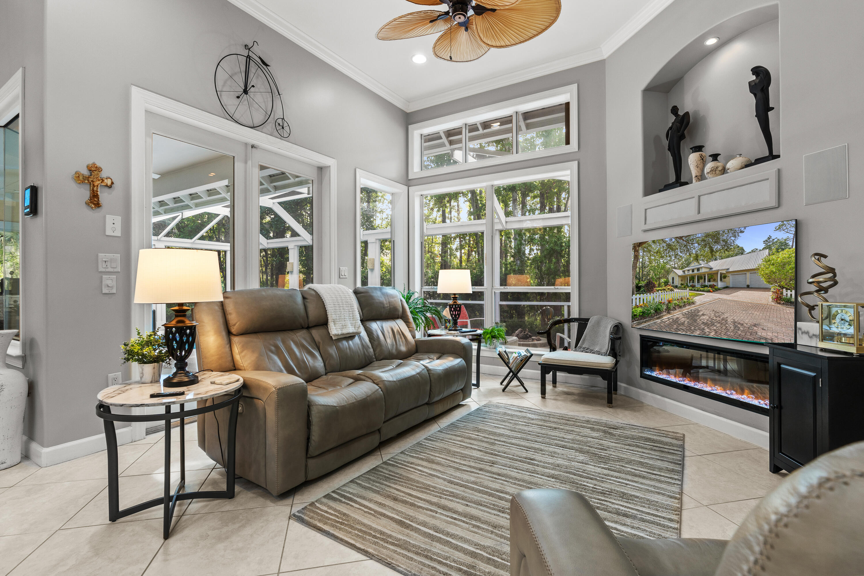 CRYSTAL LAKE - Residential