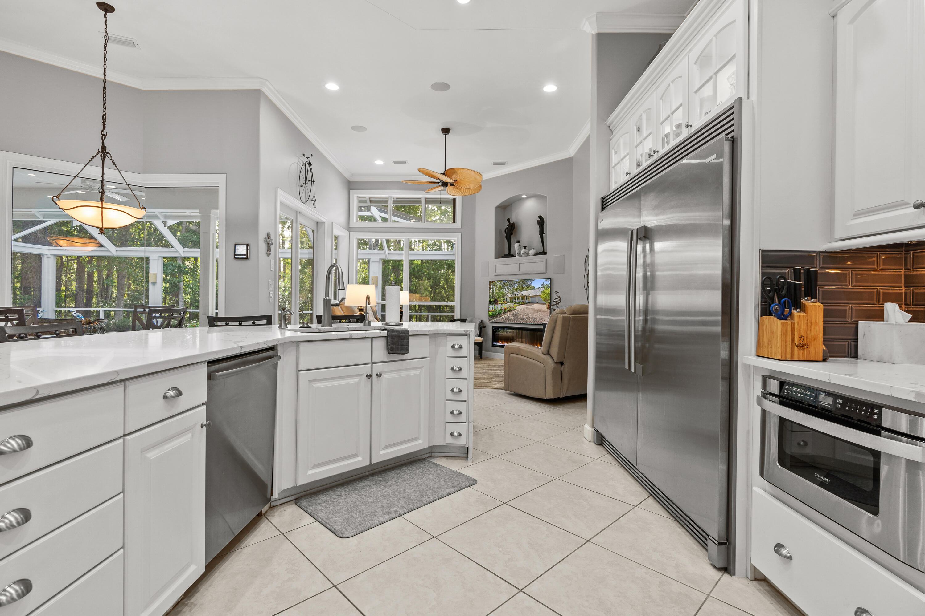 CRYSTAL LAKE - Residential