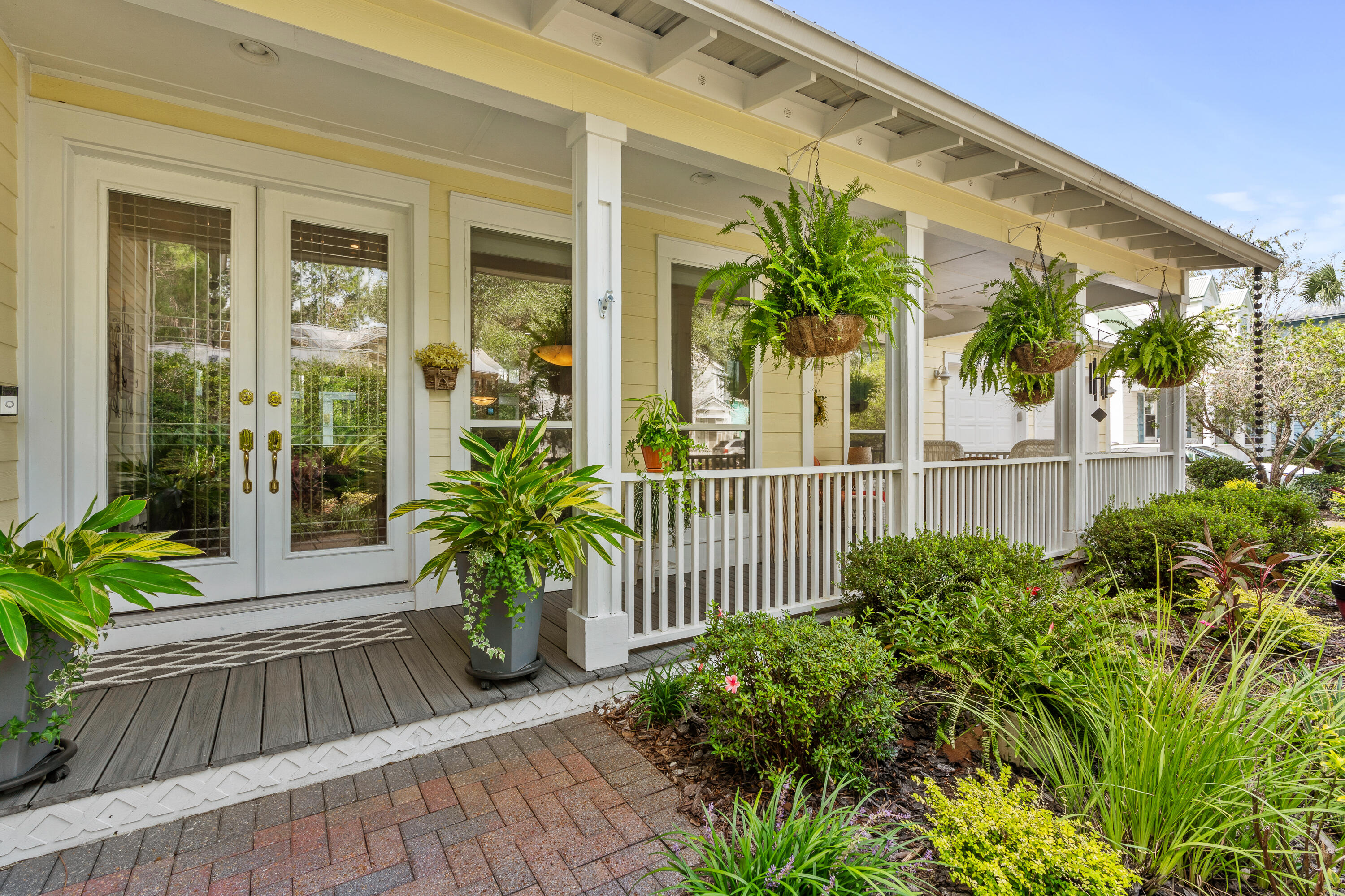 CRYSTAL LAKE - Residential