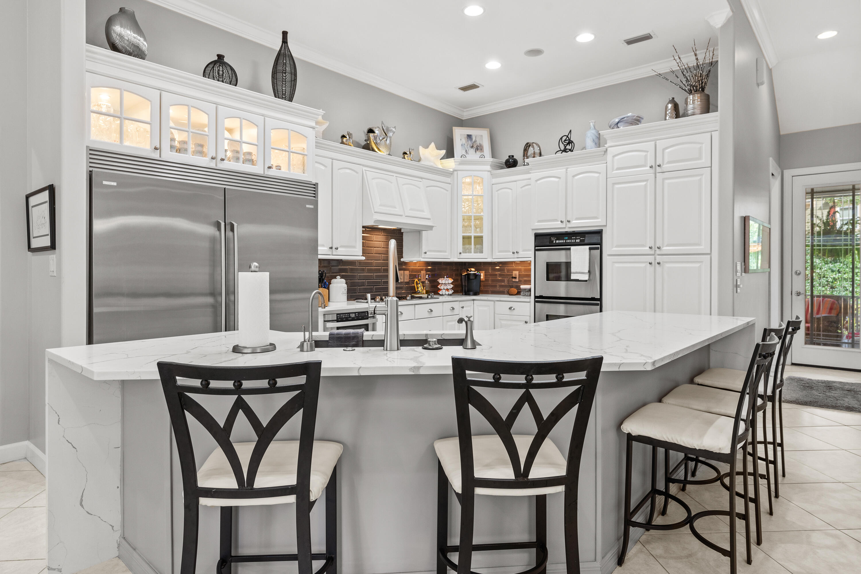 CRYSTAL LAKE - Residential