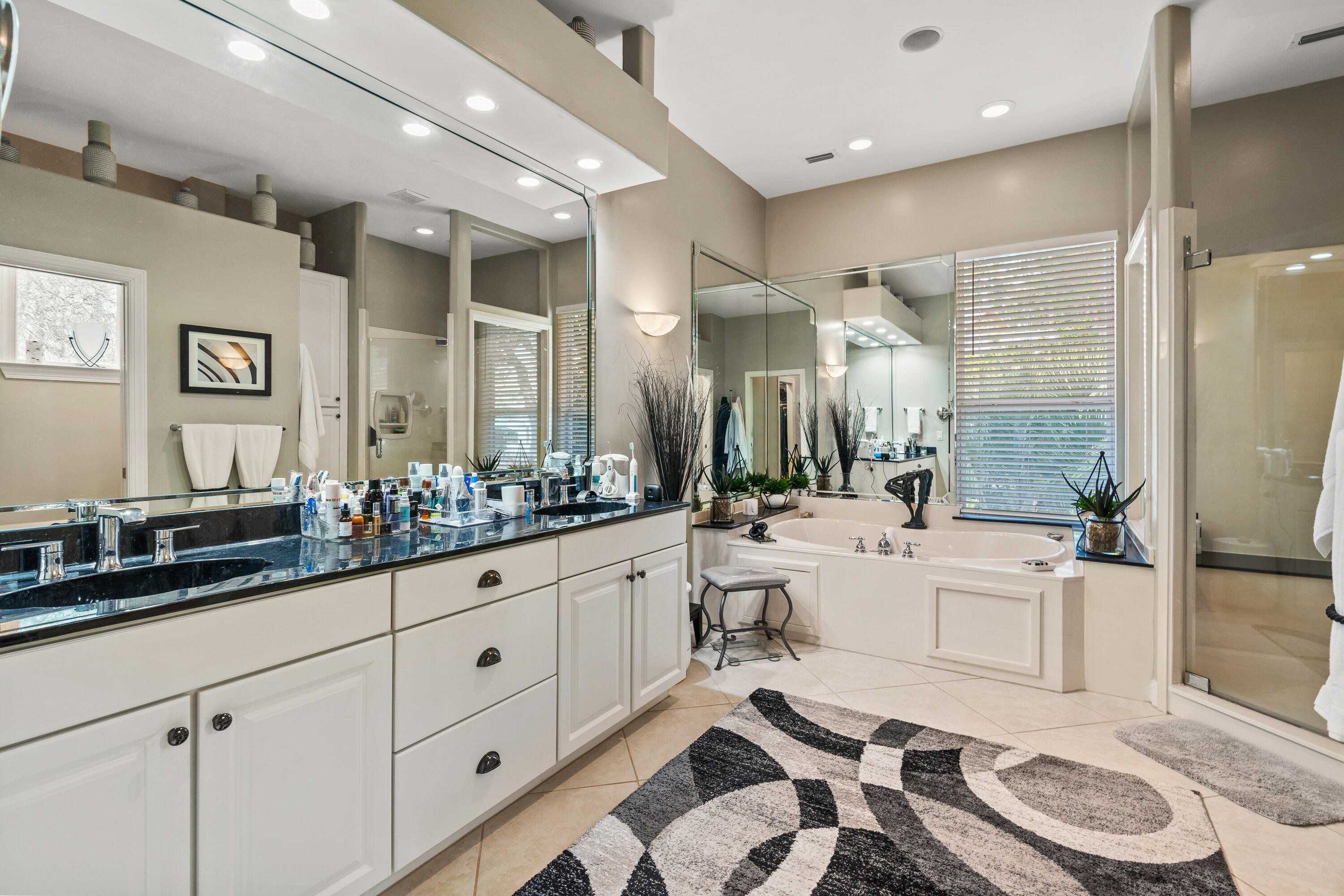 CRYSTAL LAKE - Residential