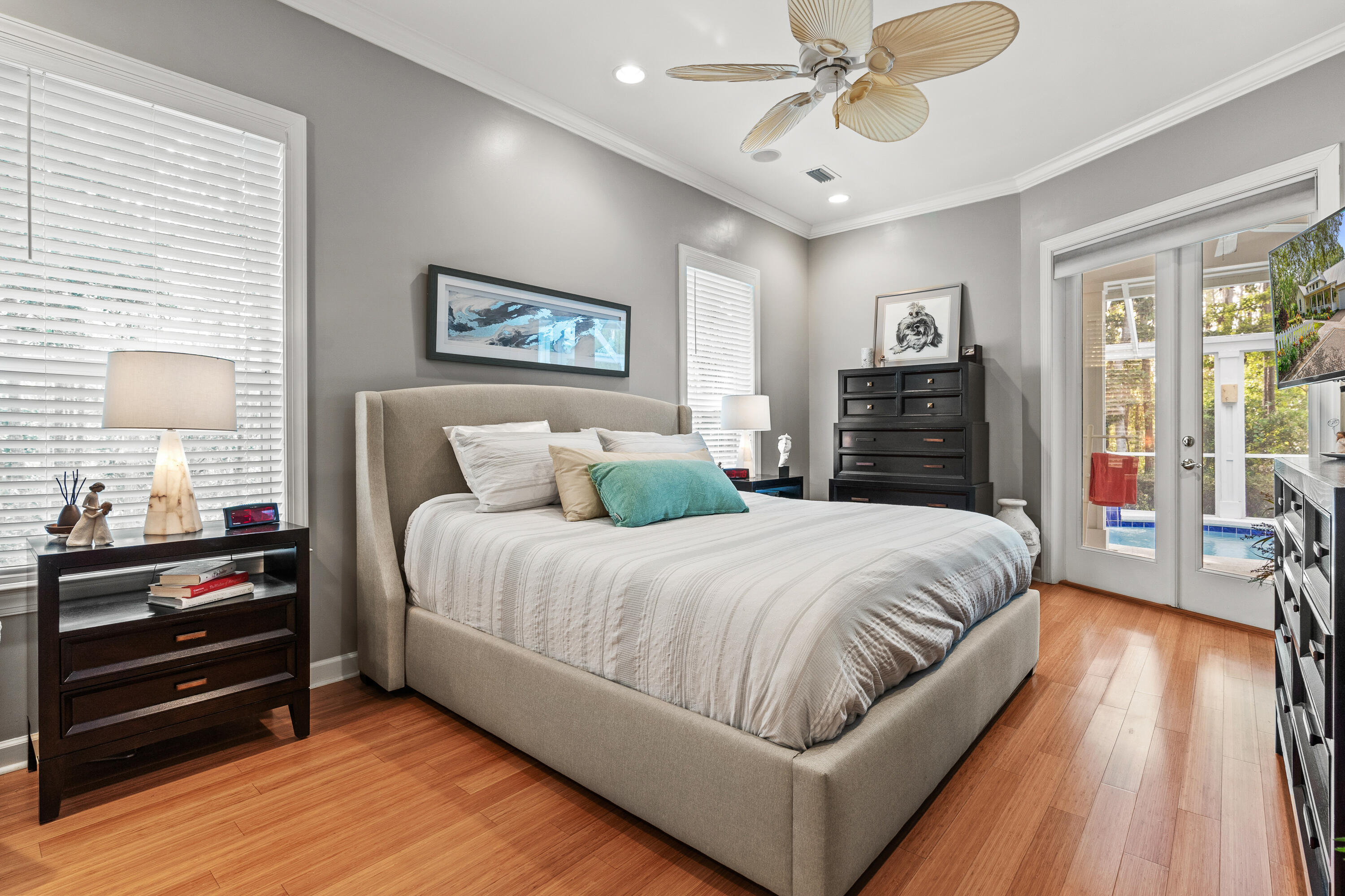 CRYSTAL LAKE - Residential