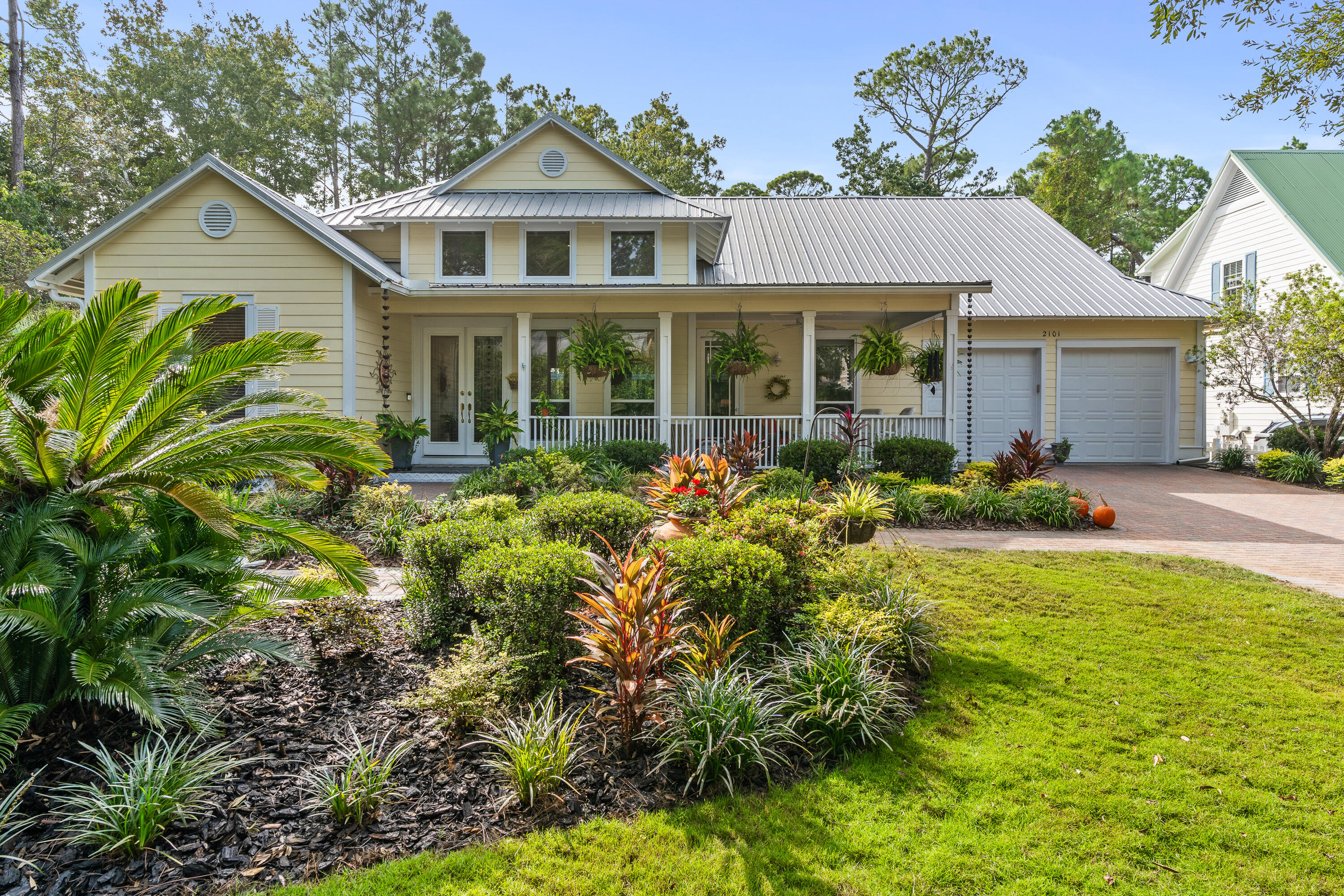 CRYSTAL LAKE - Residential