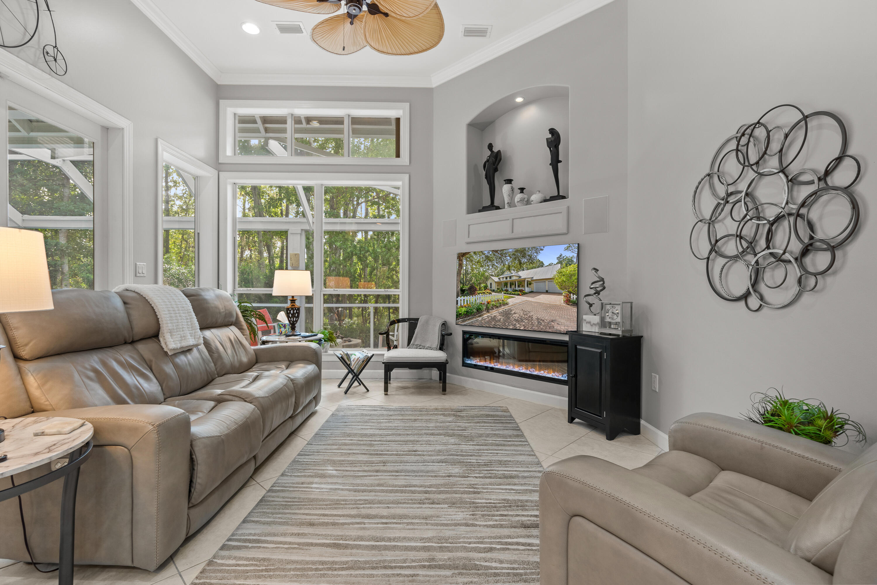 CRYSTAL LAKE - Residential