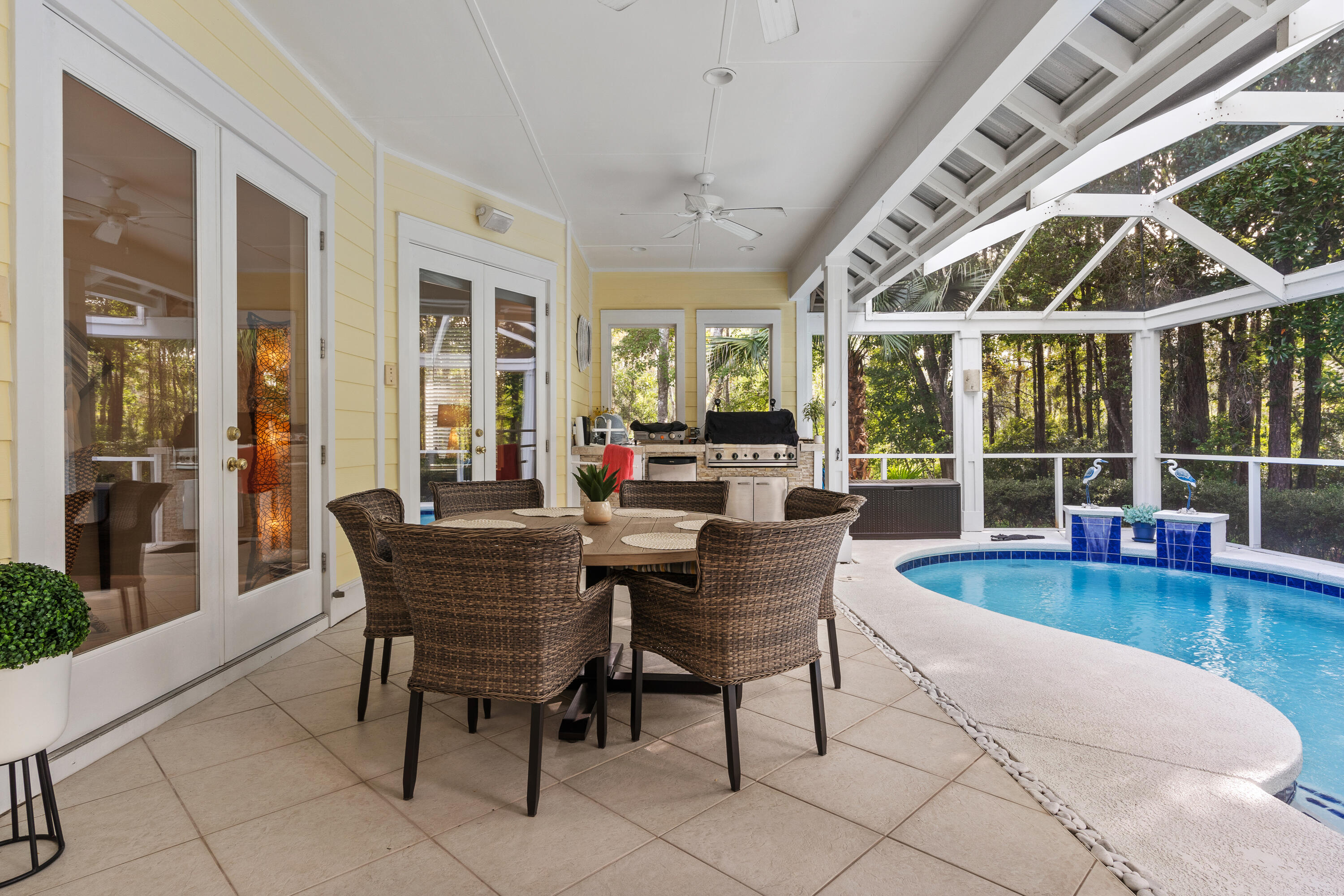 CRYSTAL LAKE - Residential