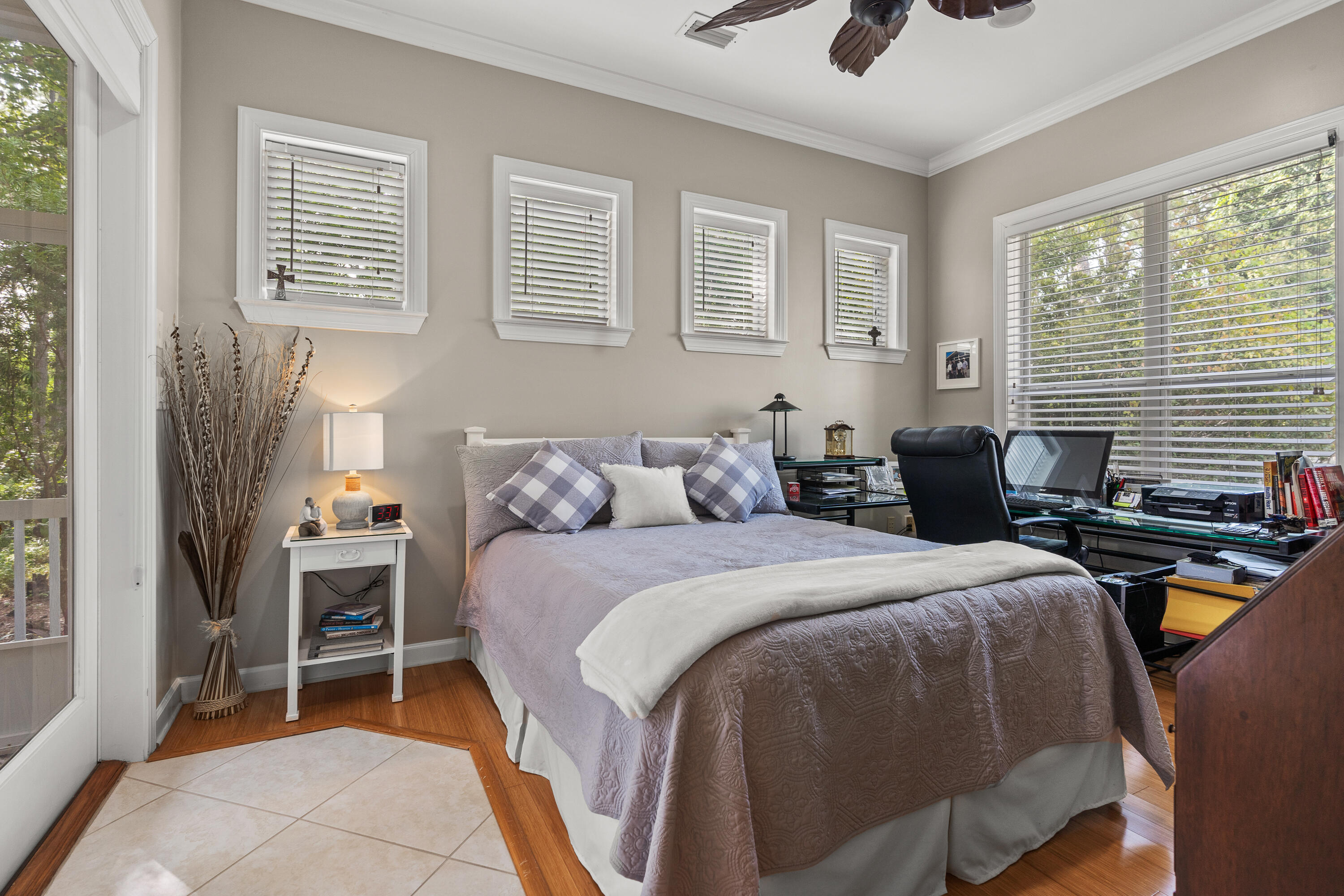 CRYSTAL LAKE - Residential