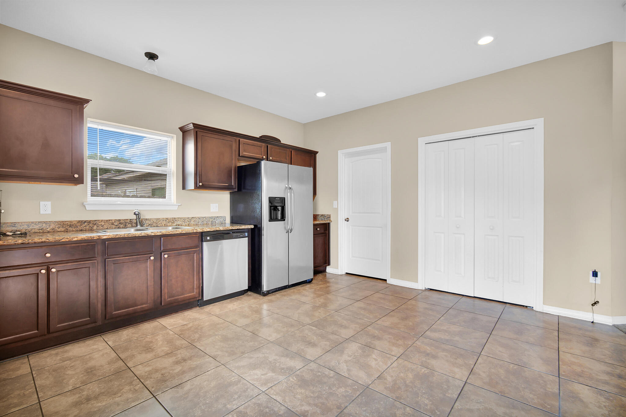 SHADOW LAKES - Residential
