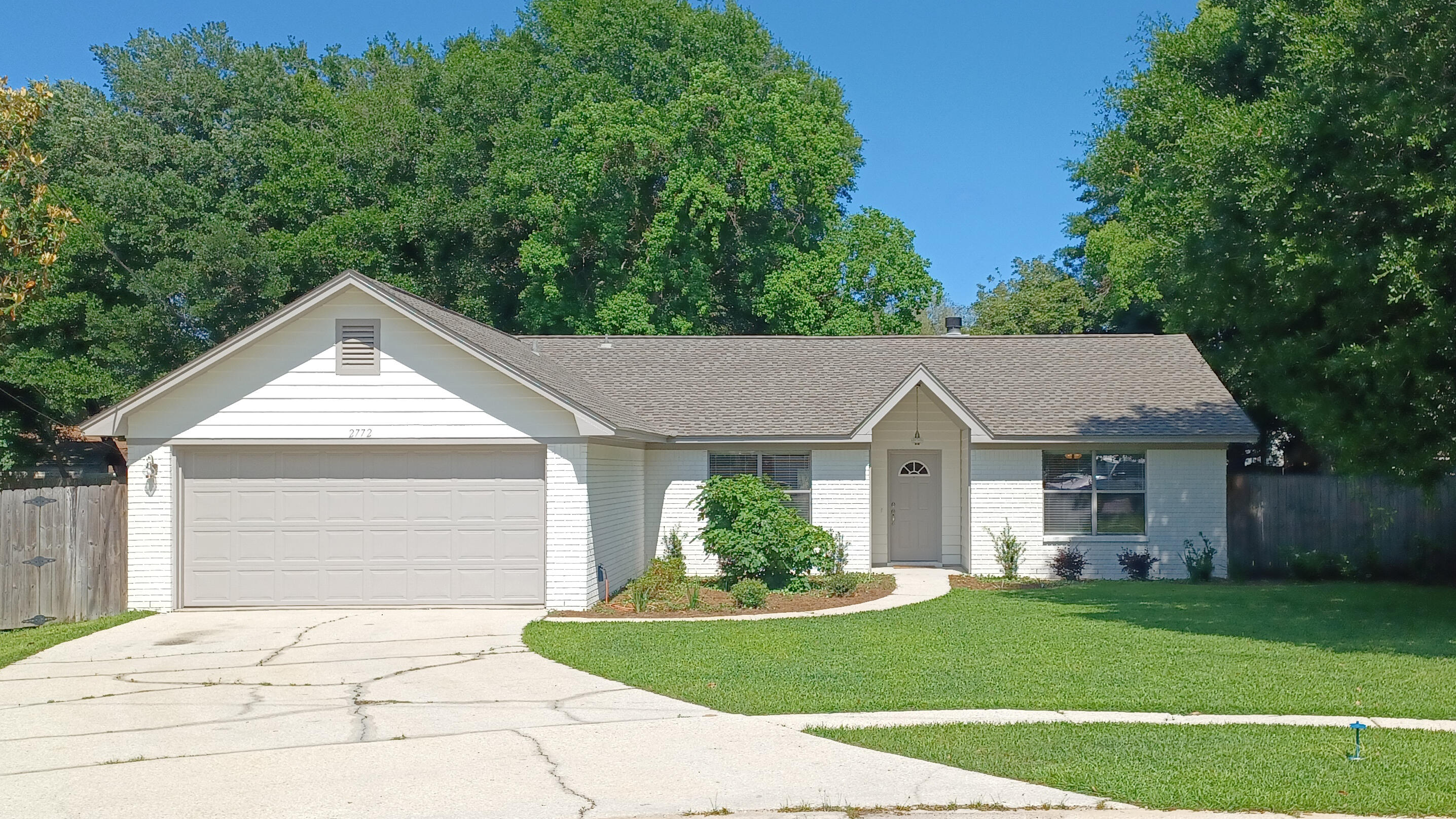 Great location at the end of a cul-de-sac just north of East Bay Blvd. You will definitely want to see this one. . Built in 92 but you would never know it with all the updates. Lots of great features including - New dimensional shingle roof installed a year agoYou want updates? Take a look at all these updates. New exterior paint, new interior paint, new glass in all windows, new screens for all windows, whole home water filtration system with reverse osmosis filtration in kitchen for drinking, new dish washer, wood like tile flooring throughout, cabinets remodeled with upgraded soft close doors and hardware, tubs re-glazed,