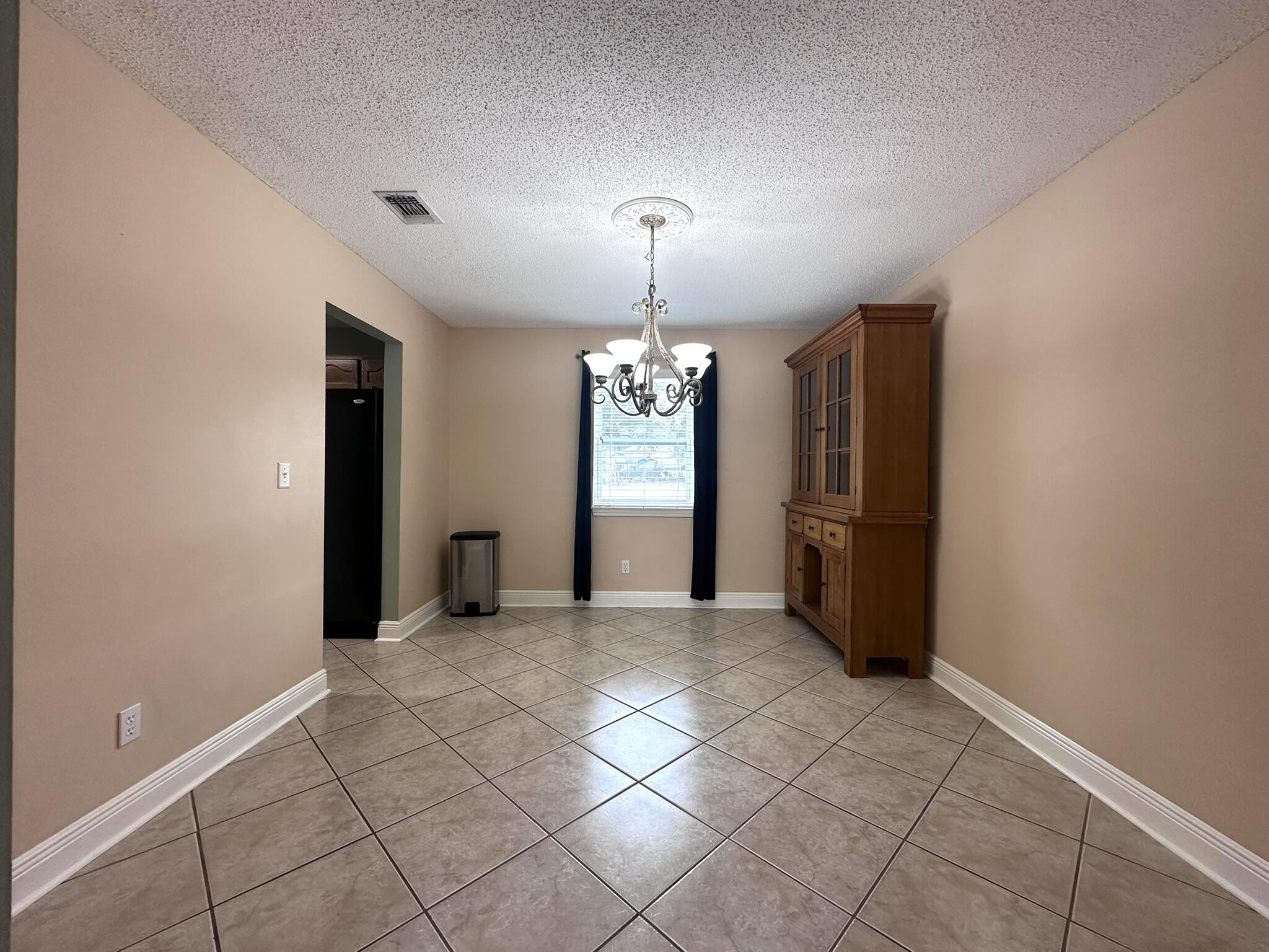 EAST BAY RIVER ESTATES 1ST ADDN - Residential Lease