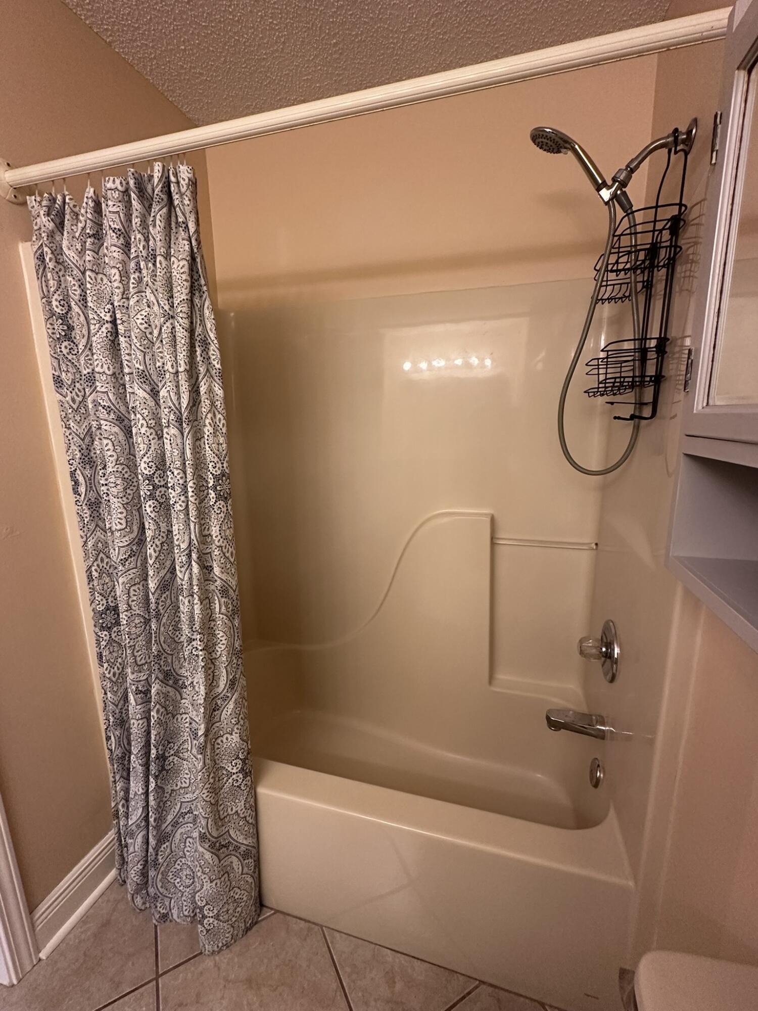 EAST BAY RIVER ESTATES 1ST ADDN - Residential Lease