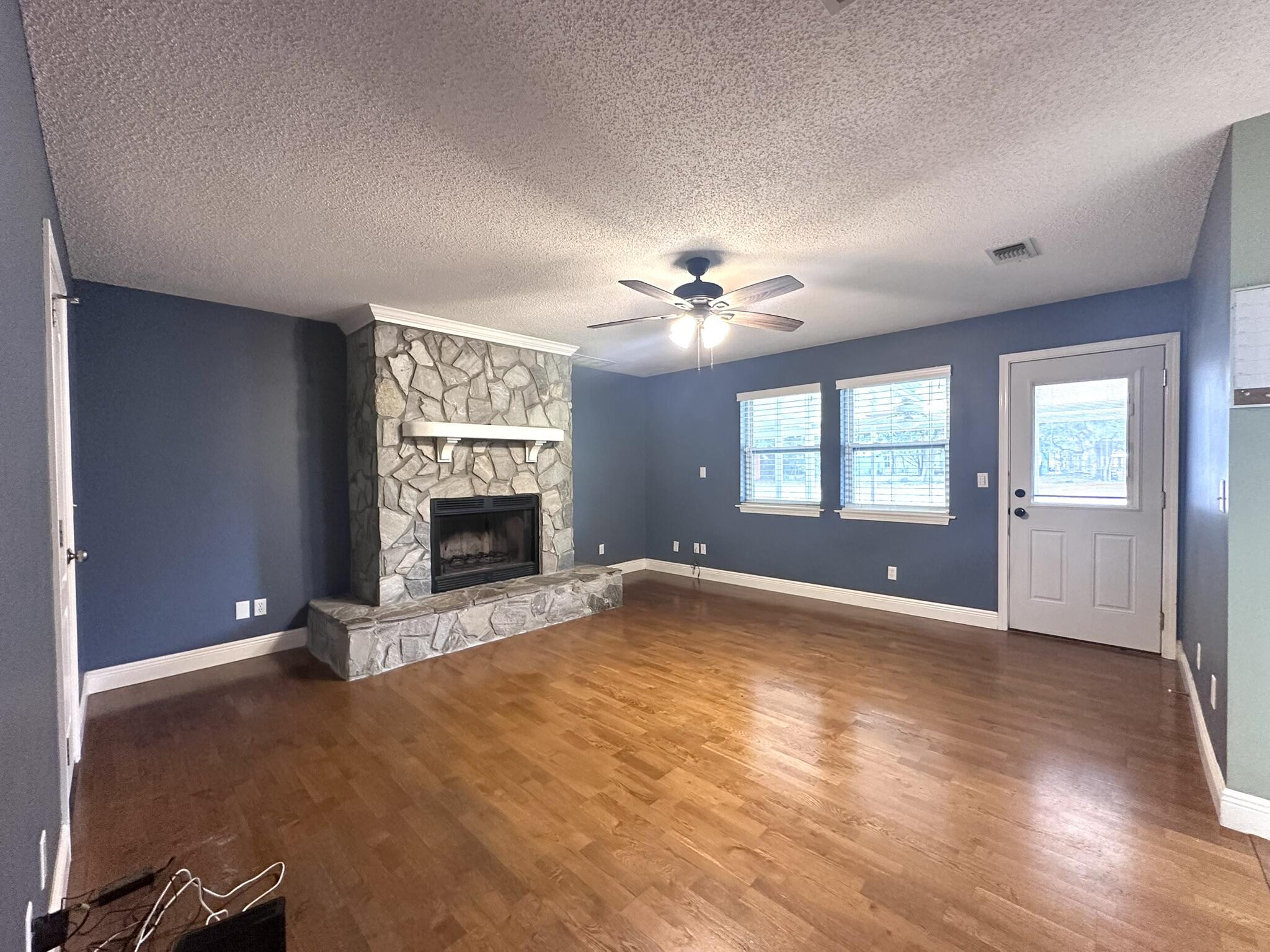 EAST BAY RIVER ESTATES 1ST ADDN - Residential Lease