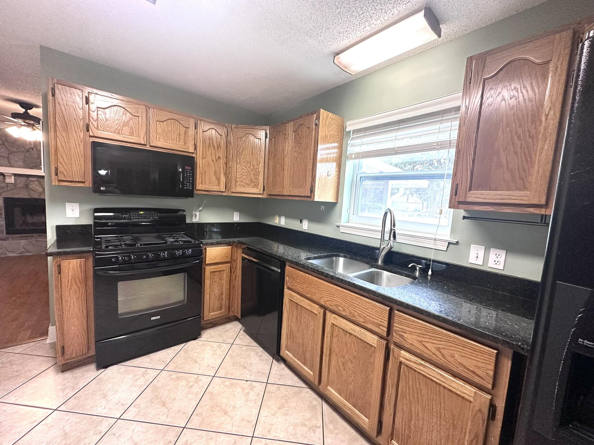 EAST BAY RIVER ESTATES 1ST ADDN - Residential Lease