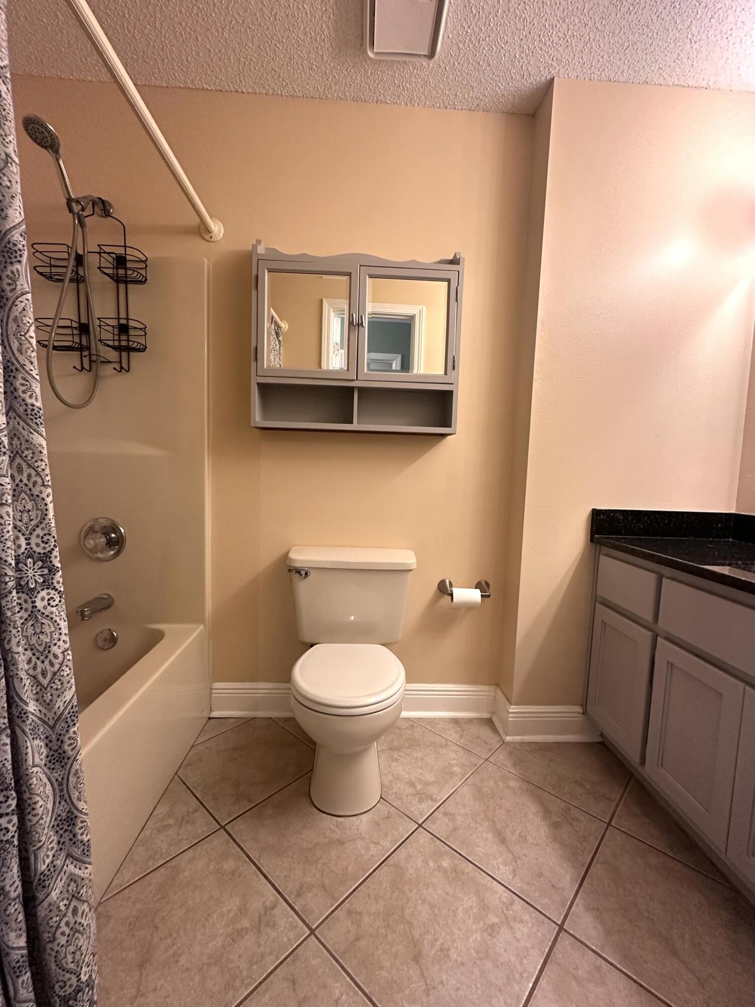 EAST BAY RIVER ESTATES 1ST ADDN - Residential Lease