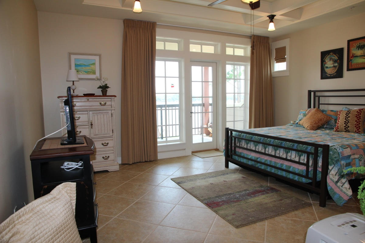 LAKESIDE LODGE AT PROSPECT POINT - Residential