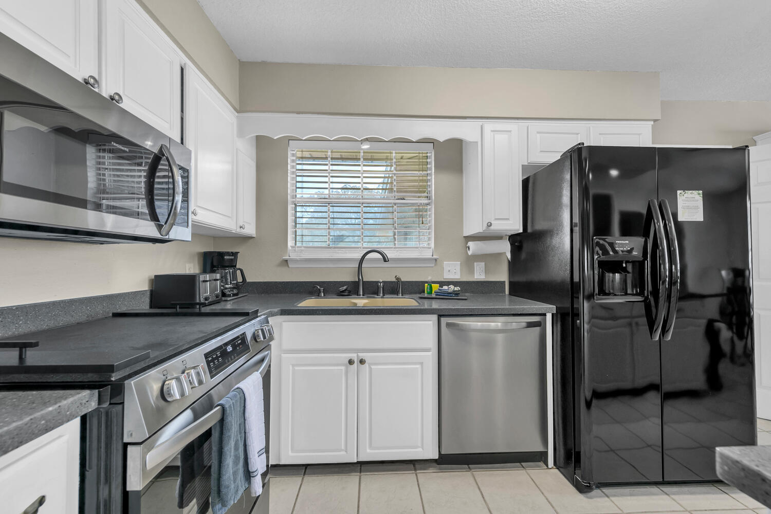 LAKEVIEW ESTATES - Residential