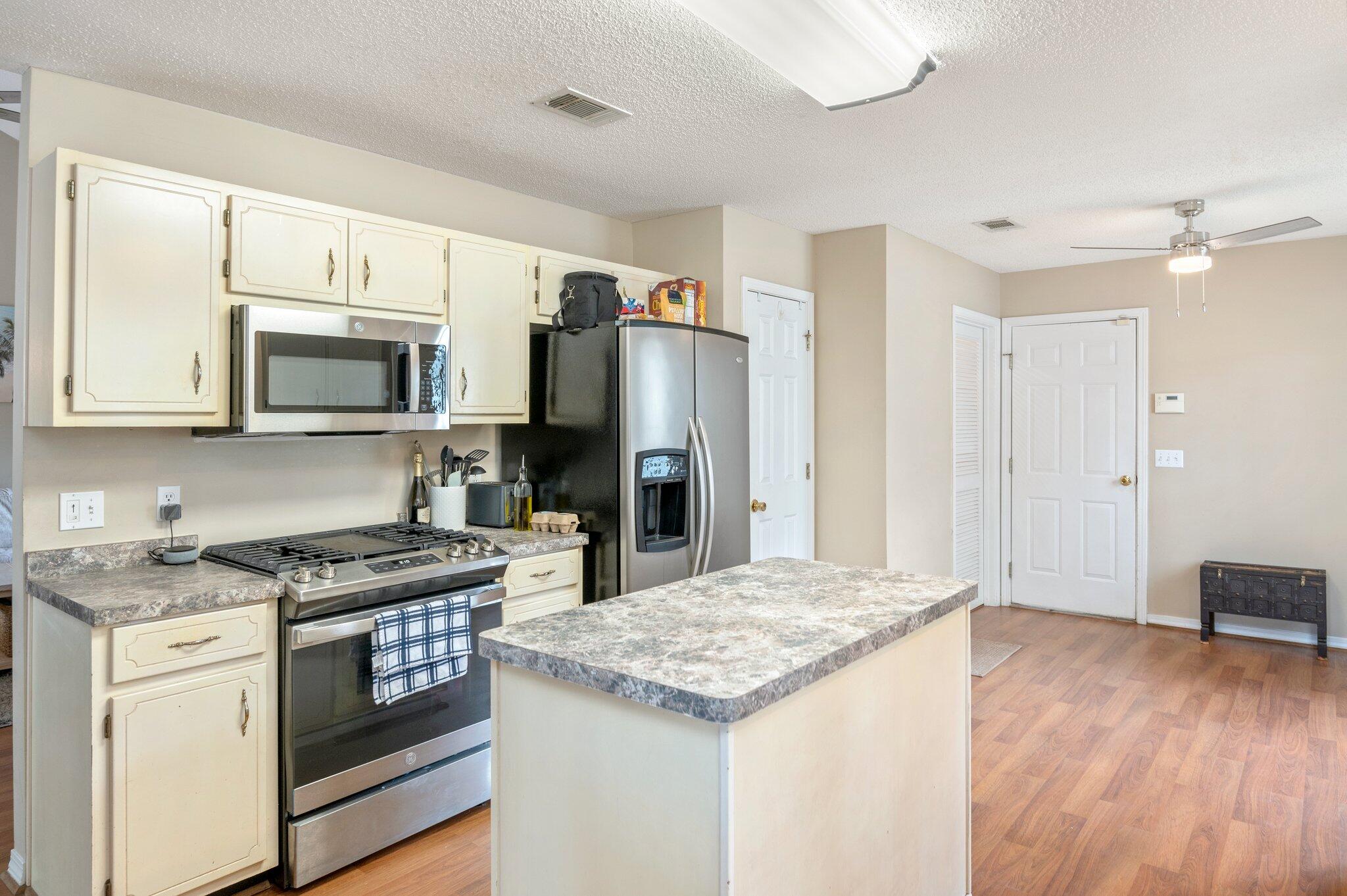 SHALIMAR COMMONS - Residential Lease