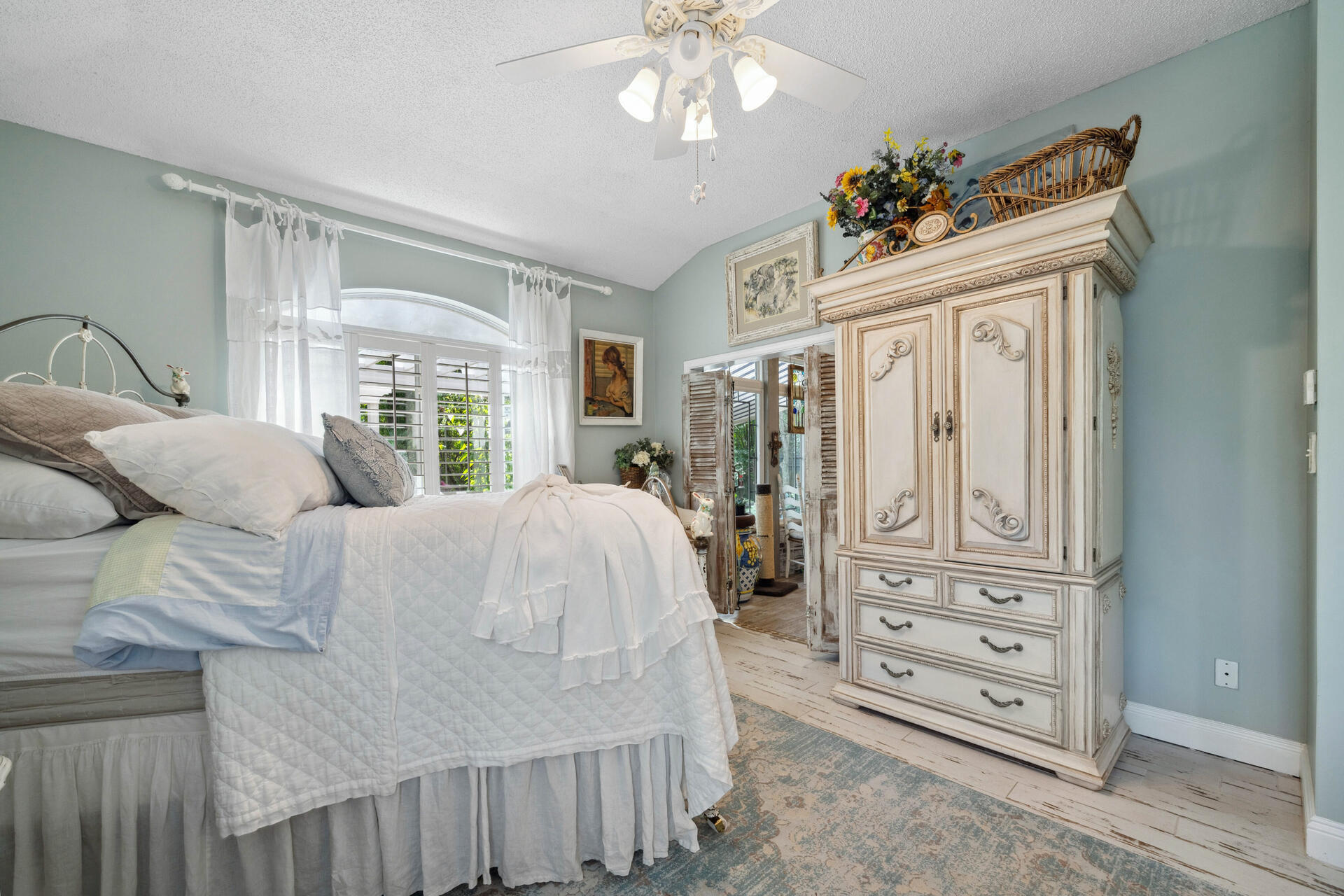 BAYVIEW MANOR - Residential