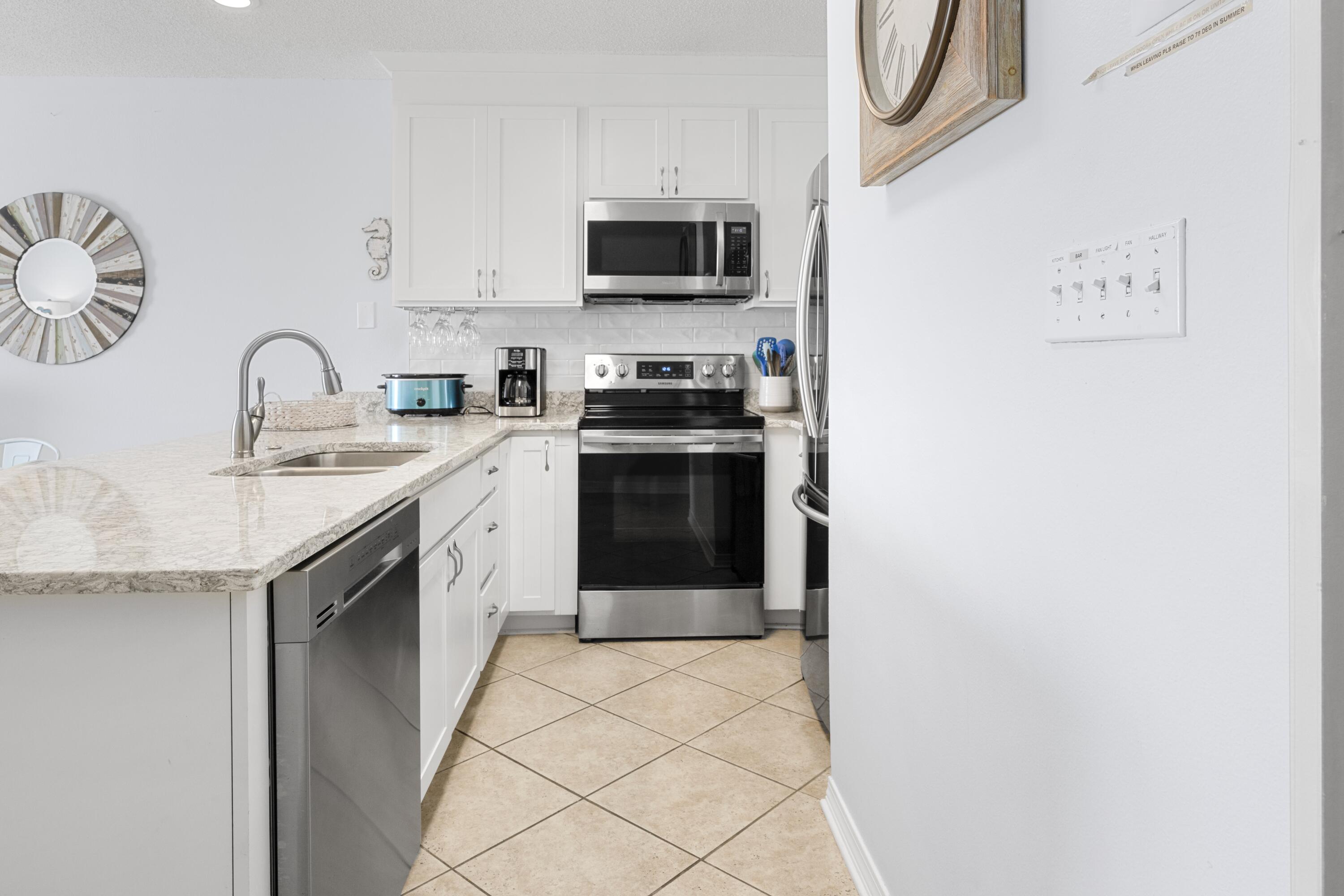 MARAVILLA CONDO 1 - Residential