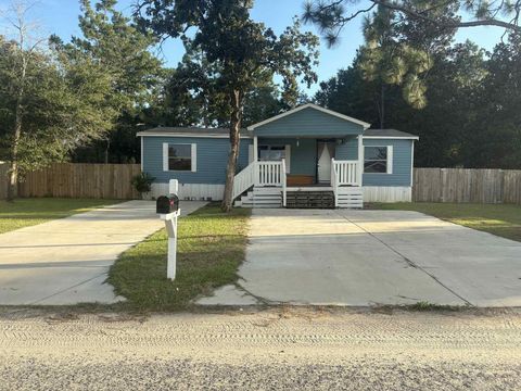 Photo of 135 Rembrandt Circle, DeFuniak Springs, FL 32433 (MLS # 984623) Photo of 135 Rembrandt Circle, DeFuniak Springs, FL 32433 (MLS # 984623)