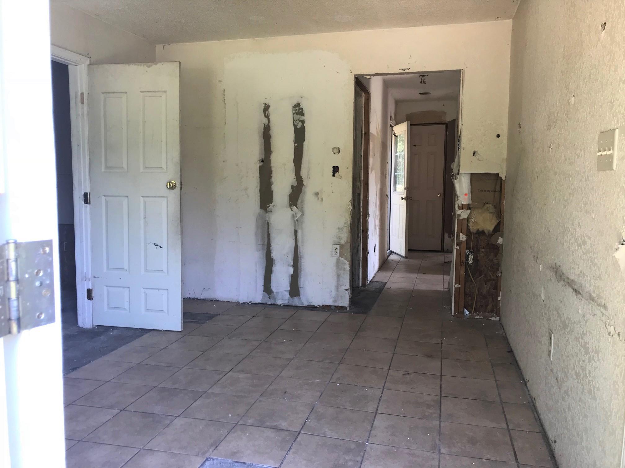 IMPERIAL LAKES - Residential