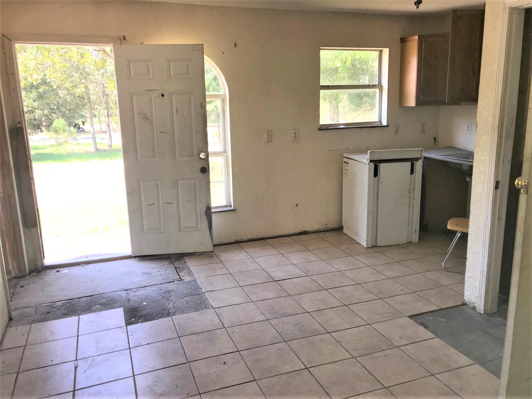 IMPERIAL LAKES - Residential