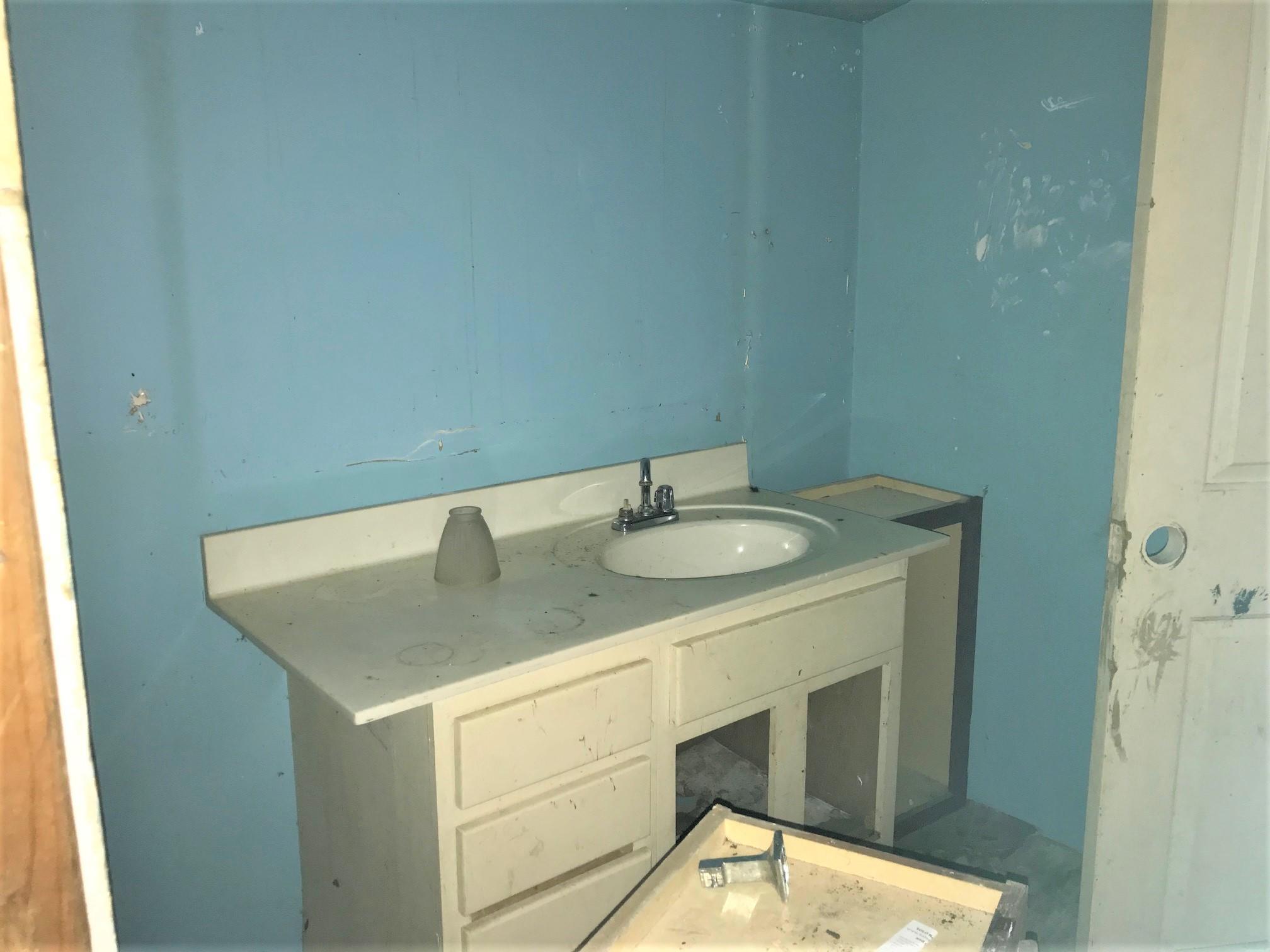 IMPERIAL LAKES - Residential