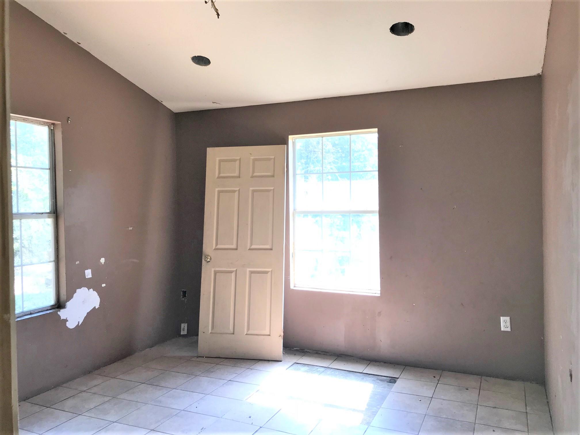 IMPERIAL LAKES - Residential