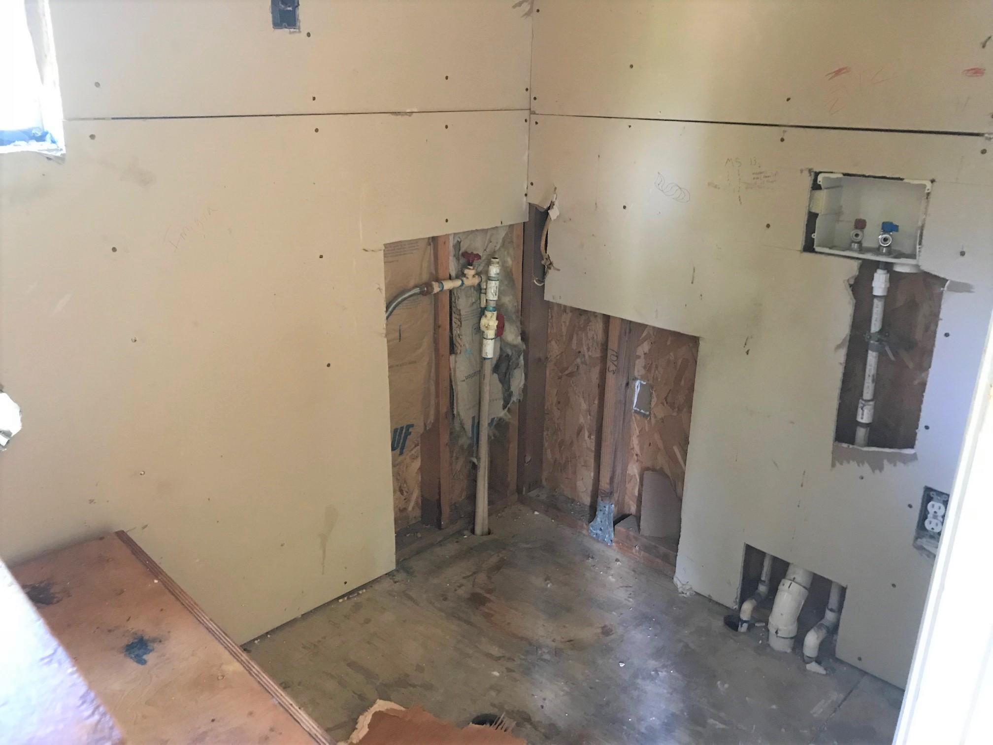 IMPERIAL LAKES - Residential