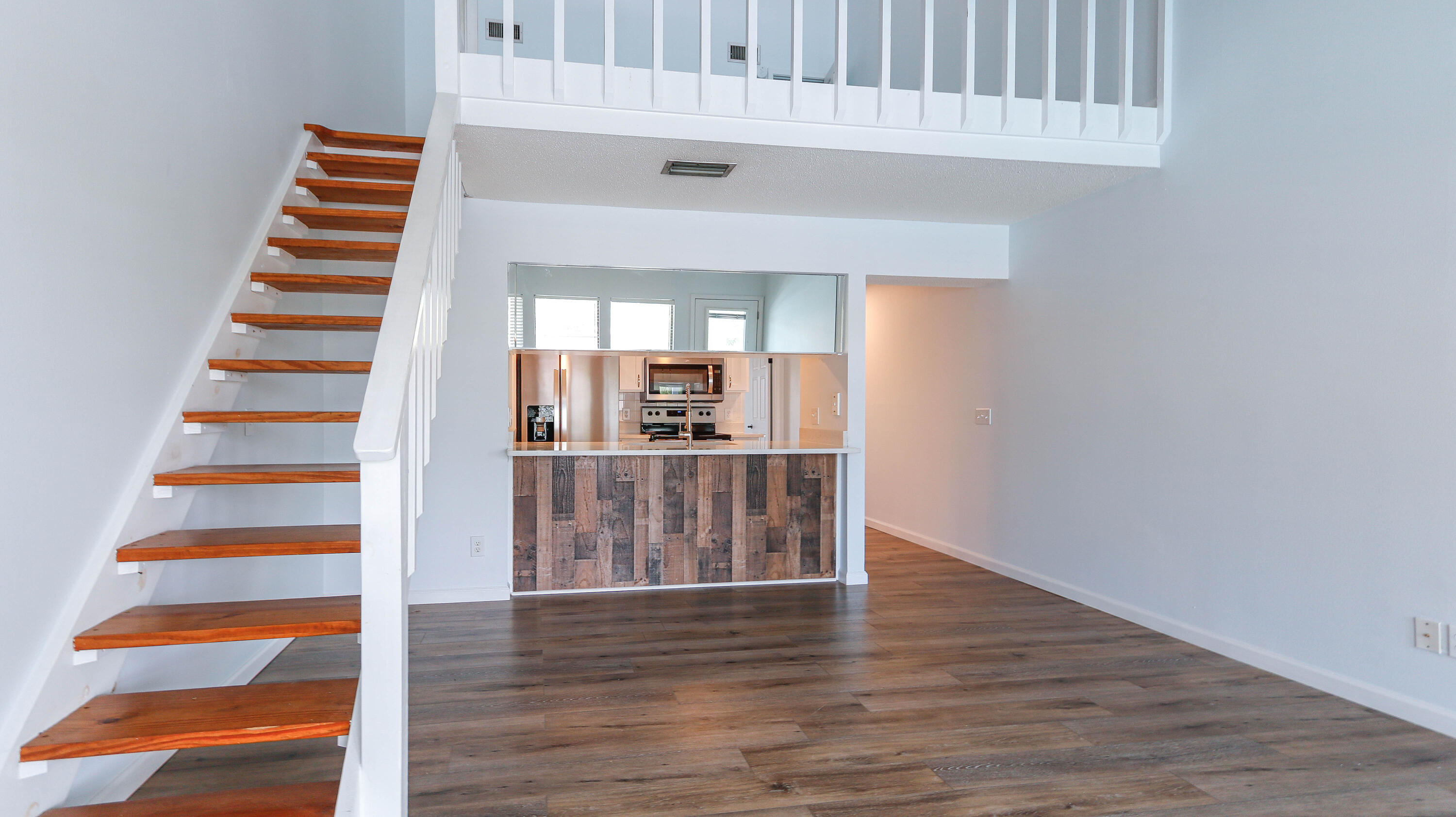 DOCKSIDE NORTH CONDO - Residential