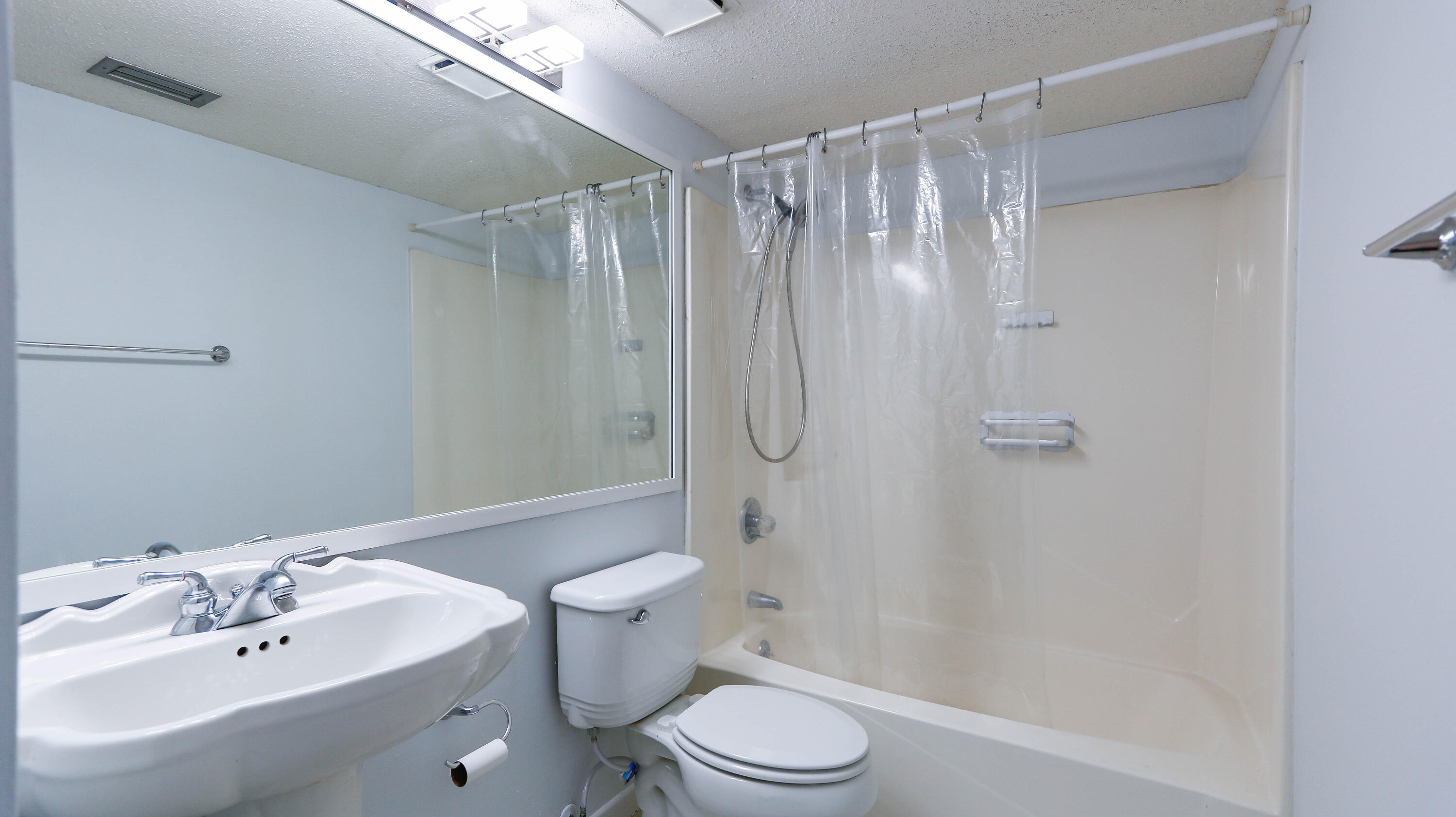 DOCKSIDE NORTH CONDO - Residential