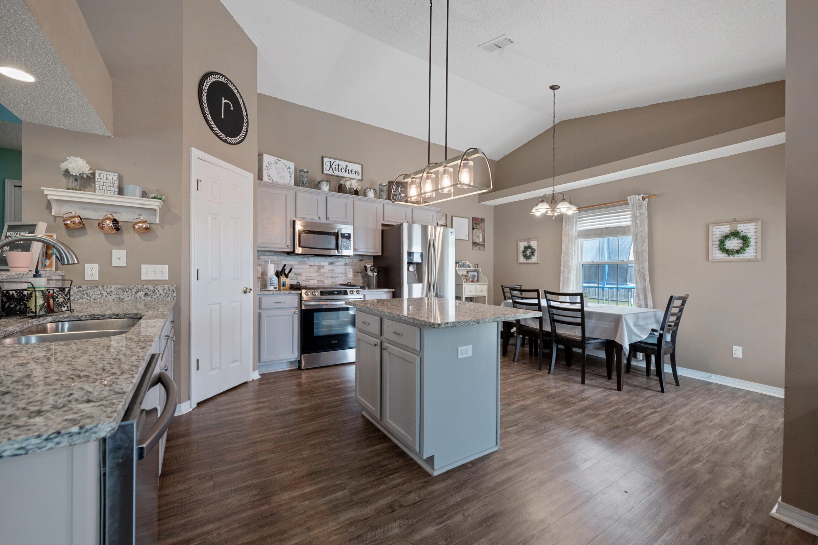 REDSTONE ESTATES - Residential
