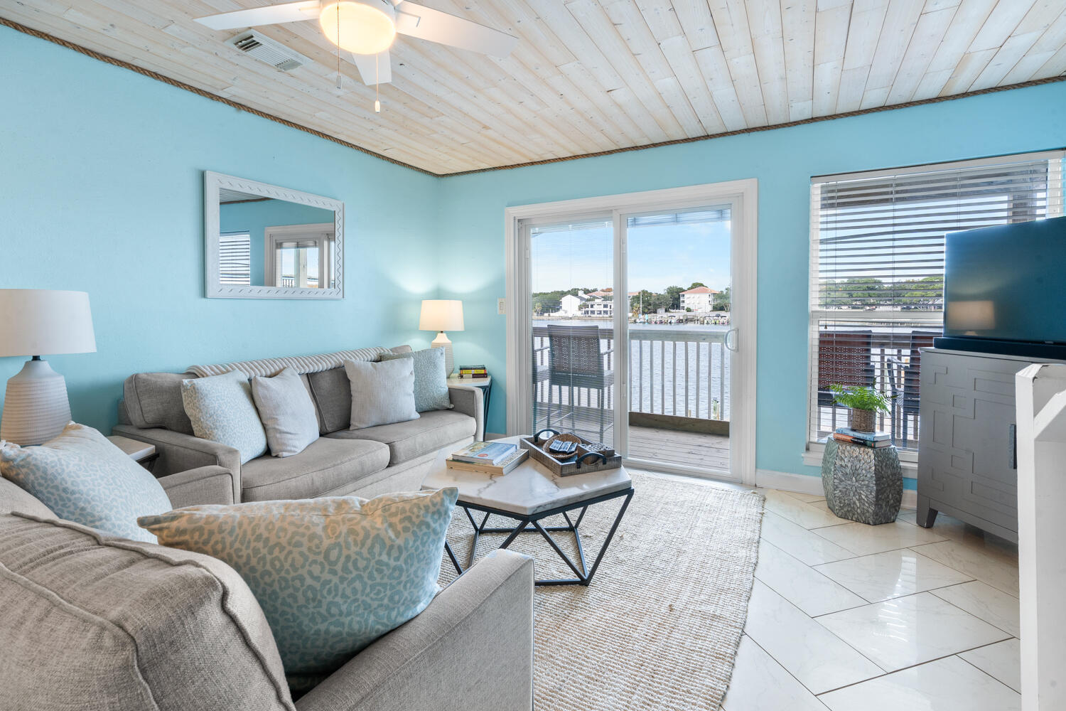 COMMODORES LANDING - Residential