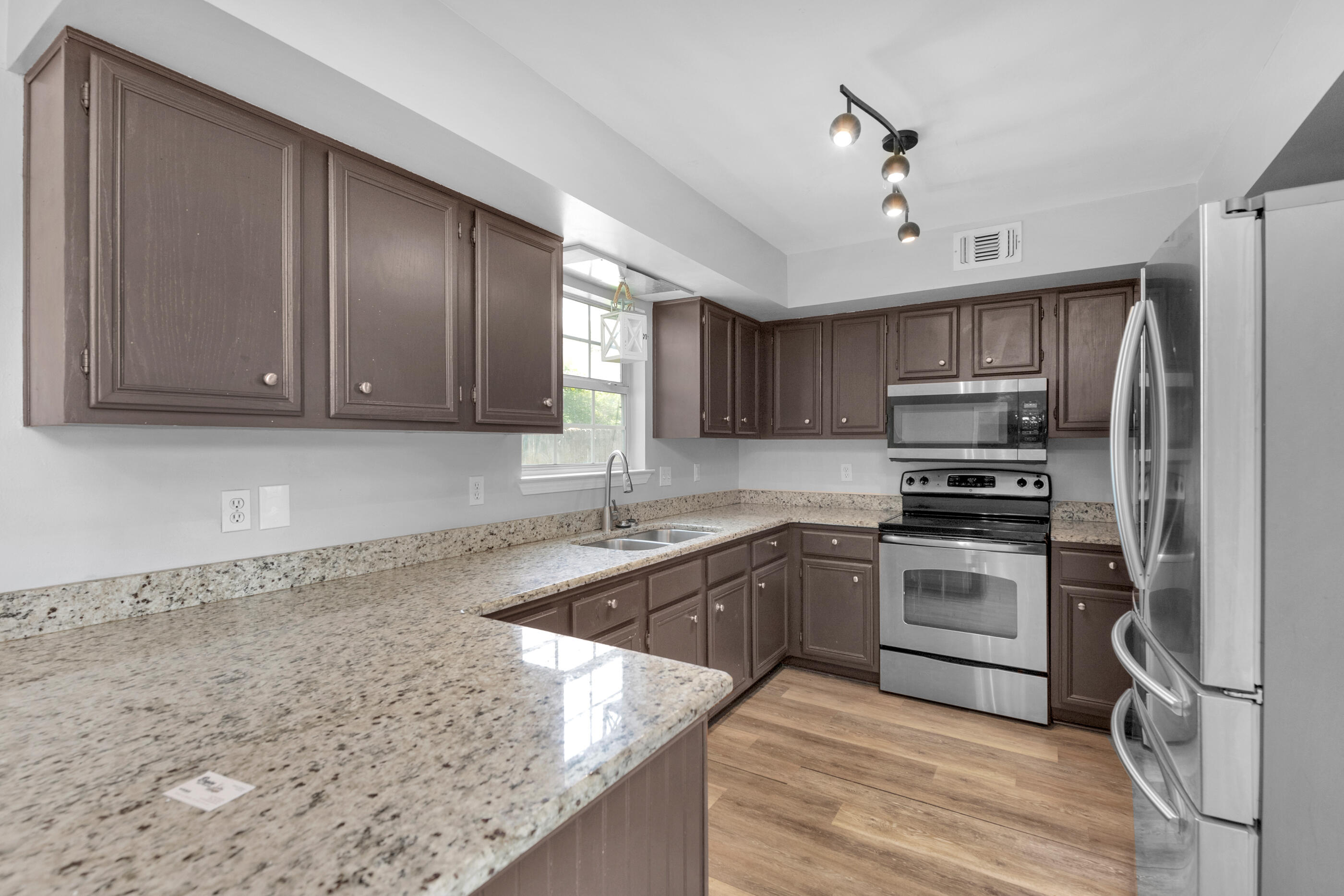 EMERALD ESTATES - Residential