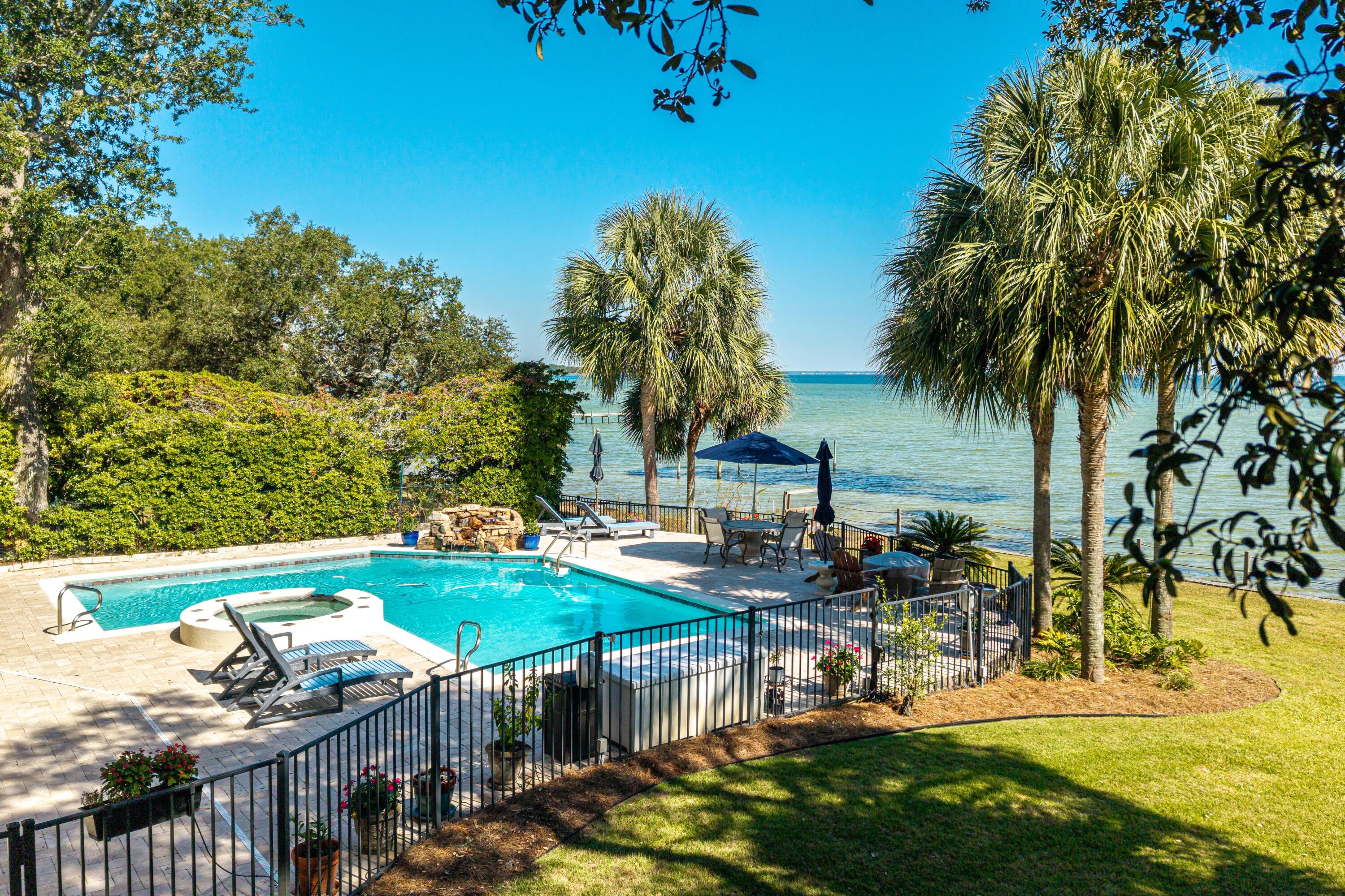 LAKE LORRAINE ESTATES - Residential