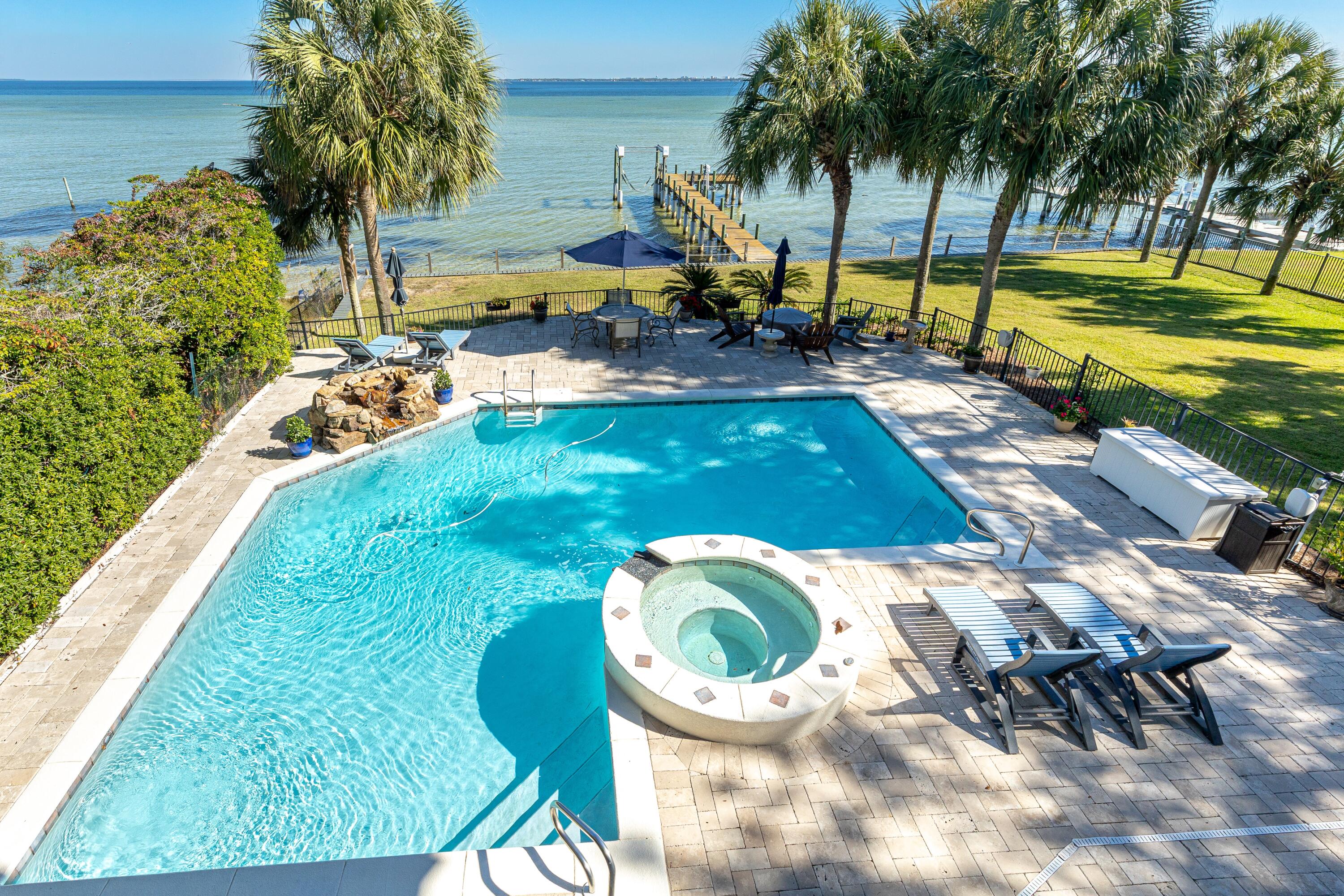 LAKE LORRAINE ESTATES - Residential