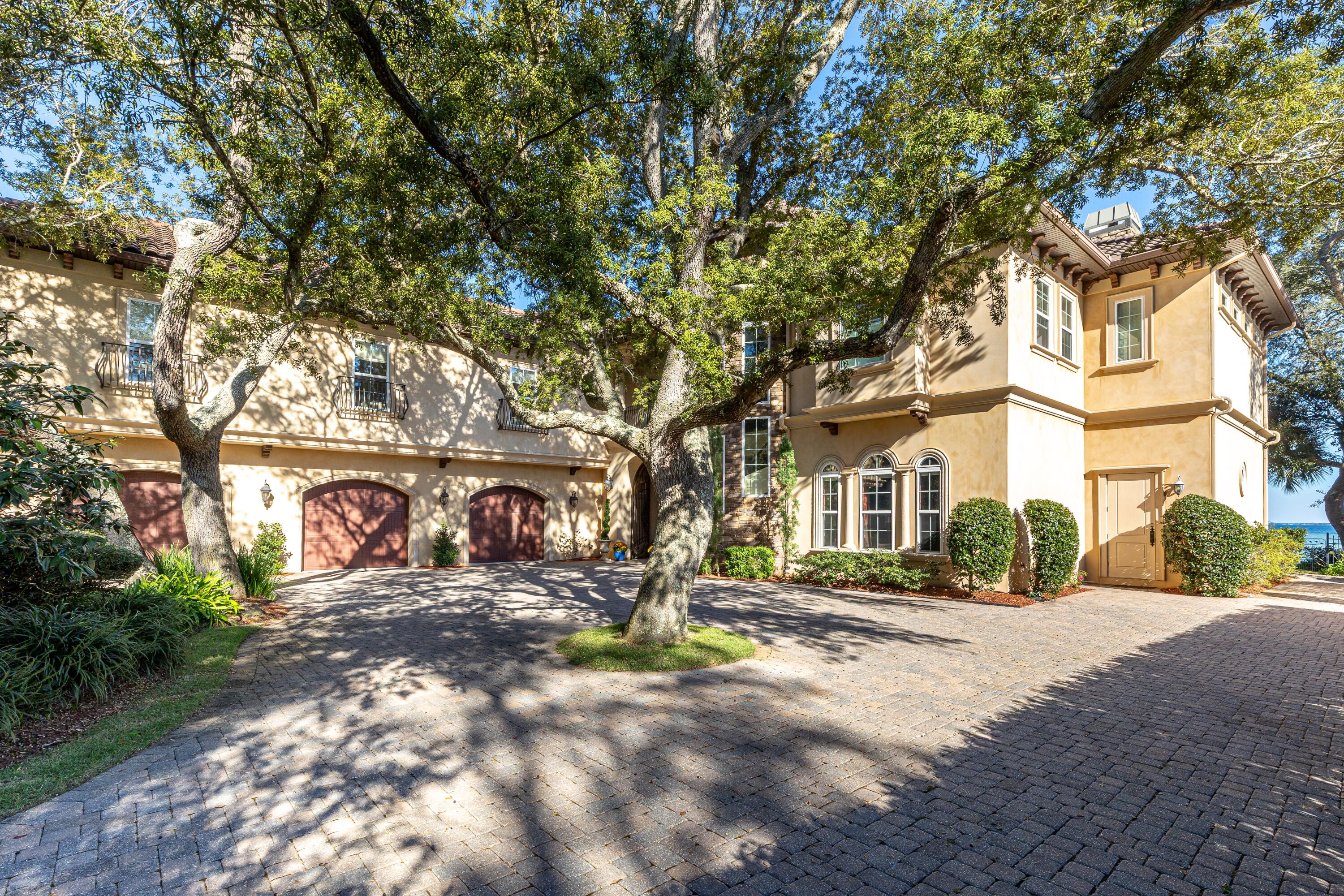 LAKE LORRAINE ESTATES - Residential