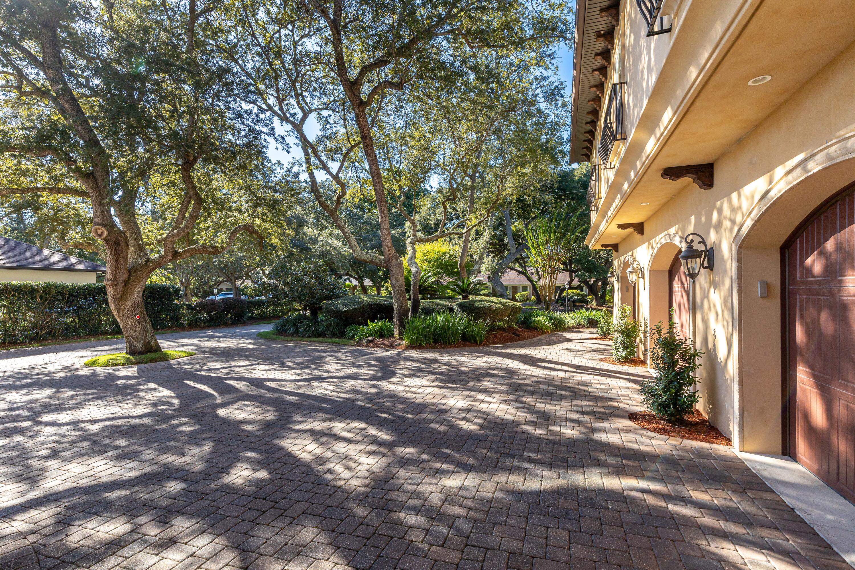 LAKE LORRAINE ESTATES - Residential