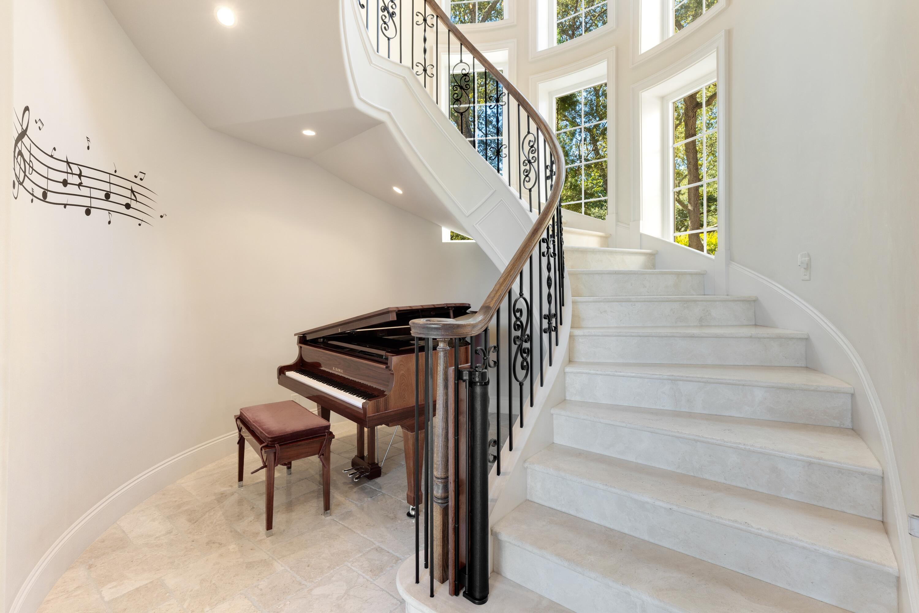 LAKE LORRAINE ESTATES - Residential