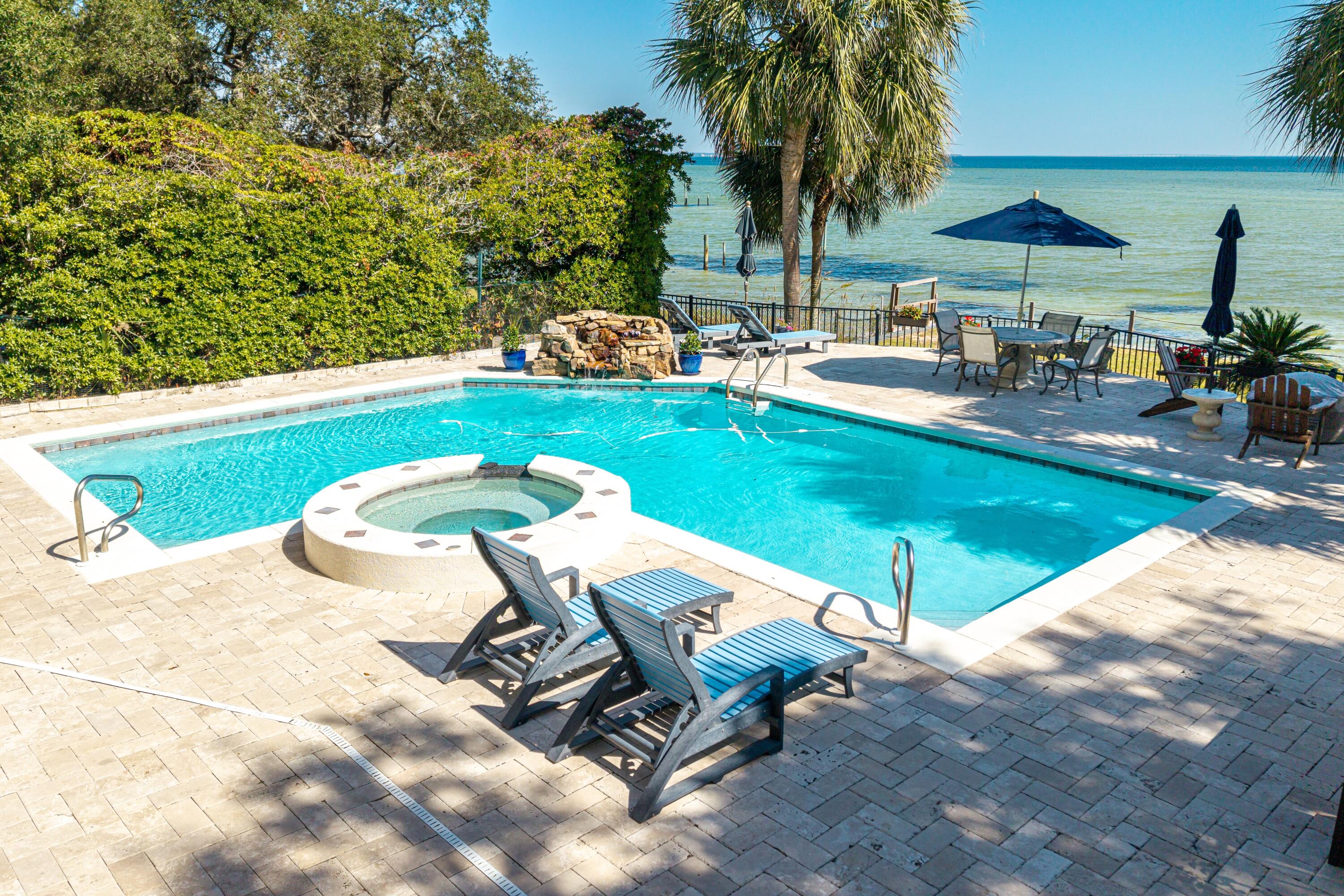 LAKE LORRAINE ESTATES - Residential