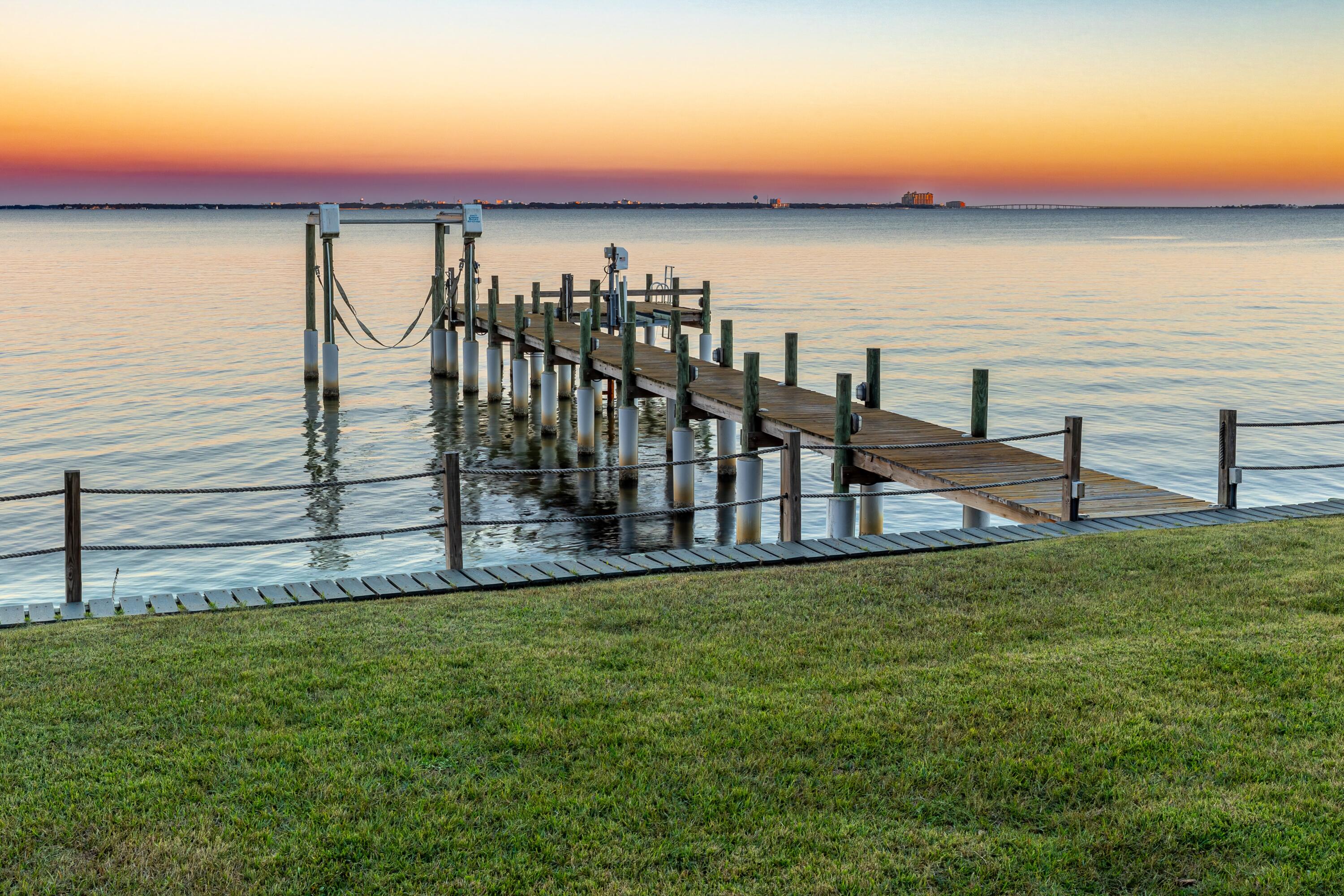 LAKE LORRAINE ESTATES - Residential