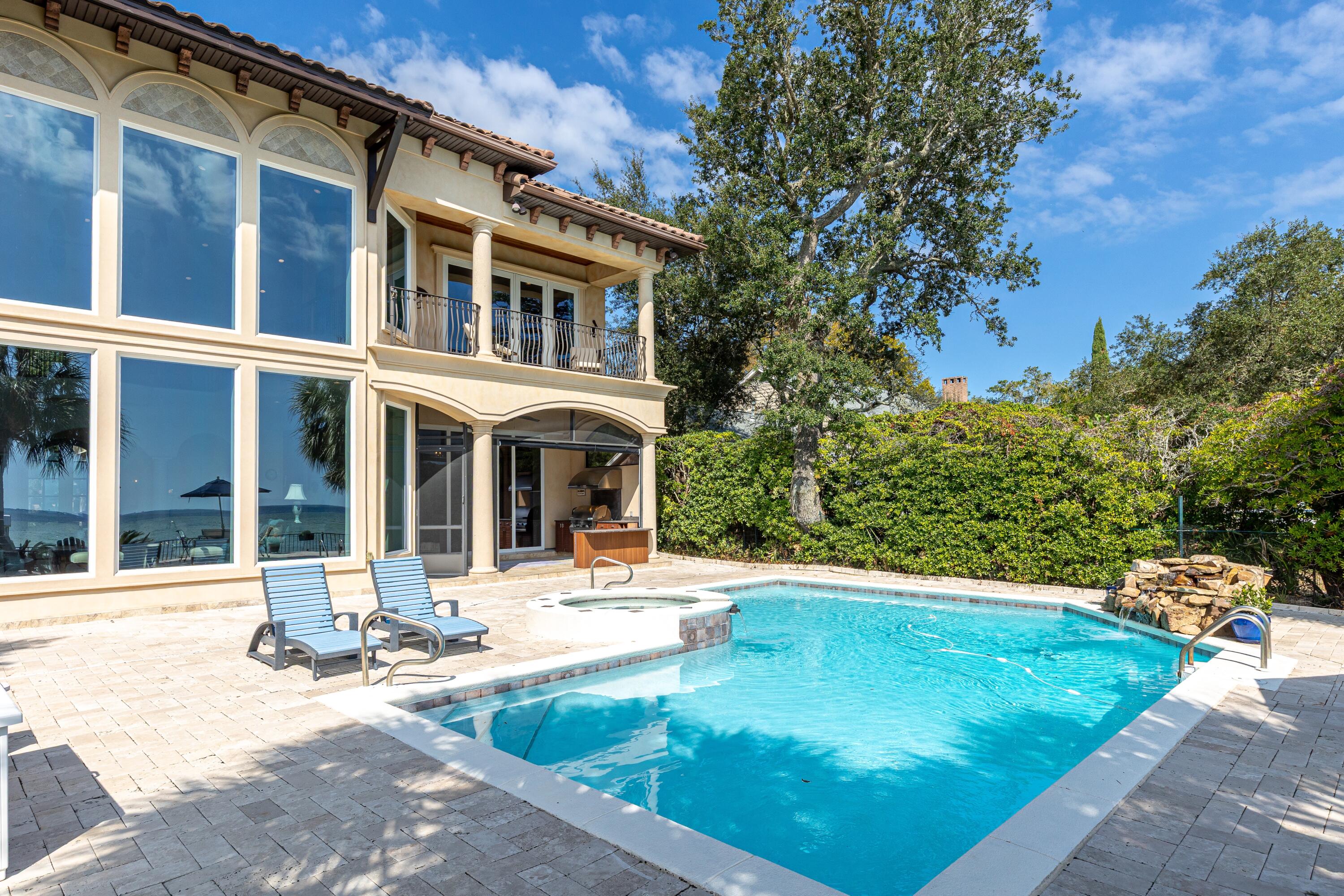 LAKE LORRAINE ESTATES - Residential