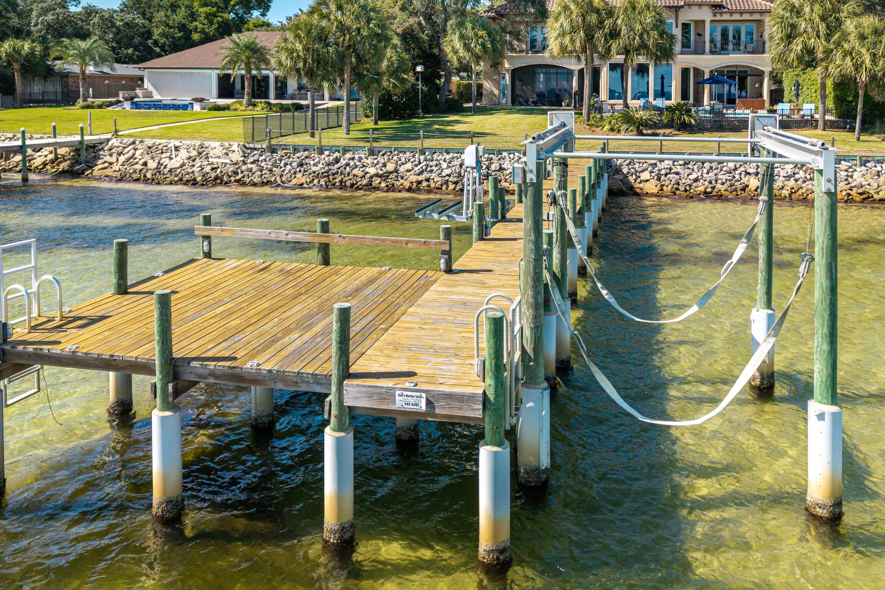 LAKE LORRAINE ESTATES - Residential