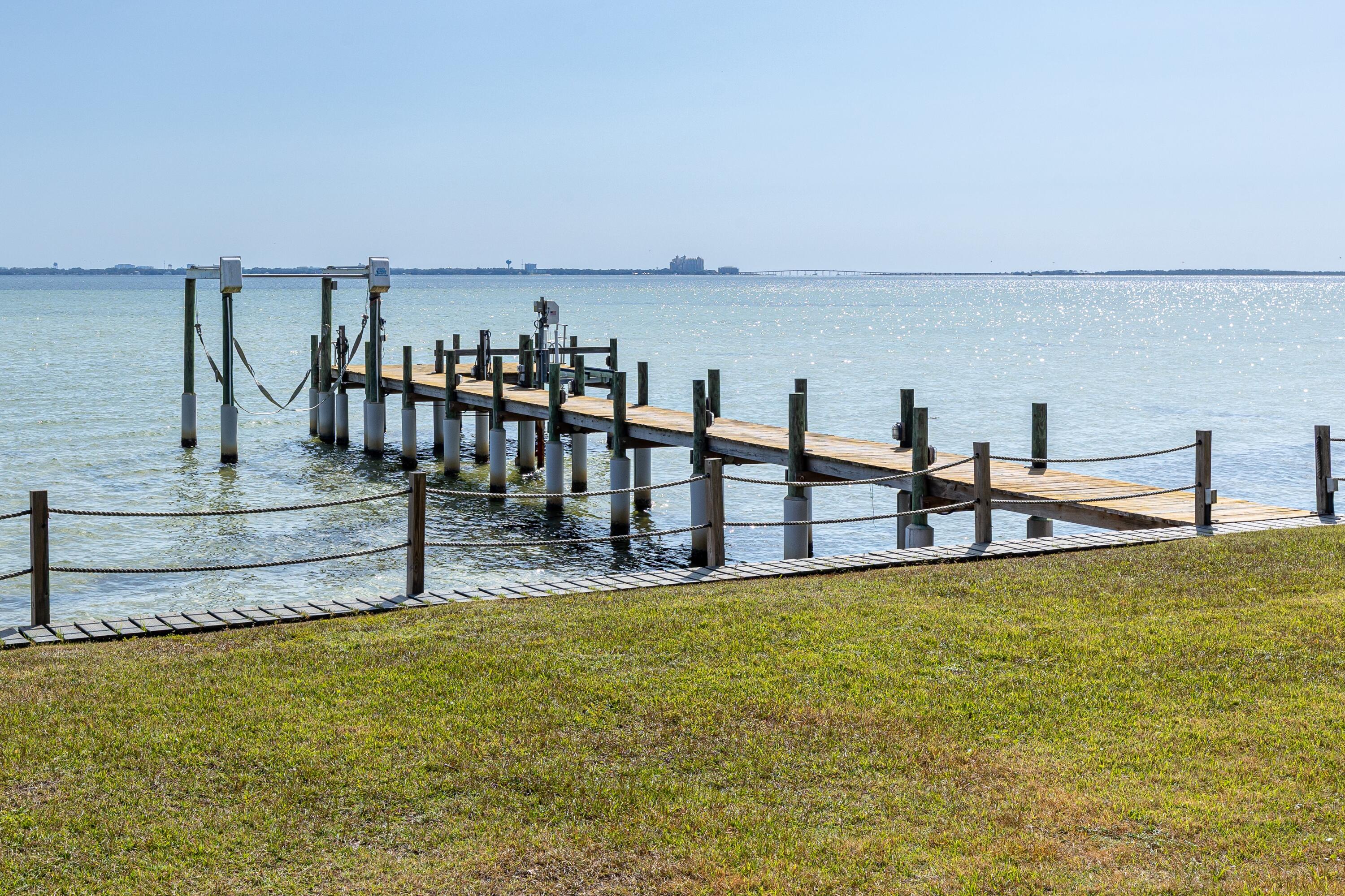 LAKE LORRAINE ESTATES - Residential